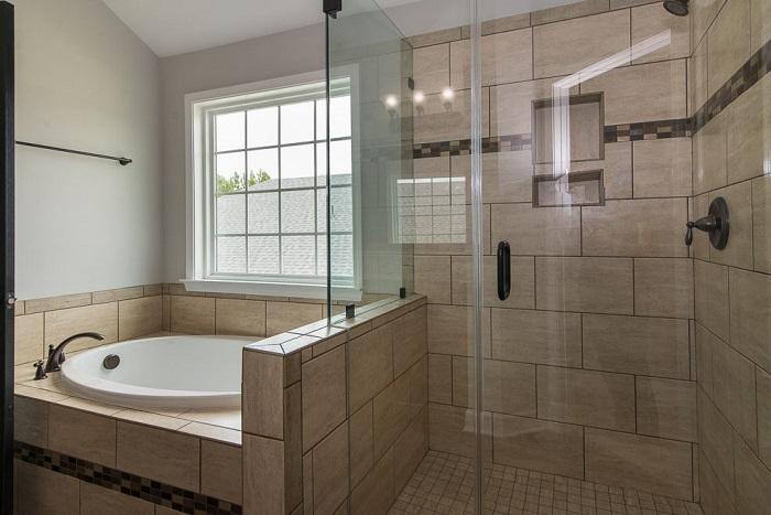 Hilton - Owner's Suite Bathroom | Ernest Homes