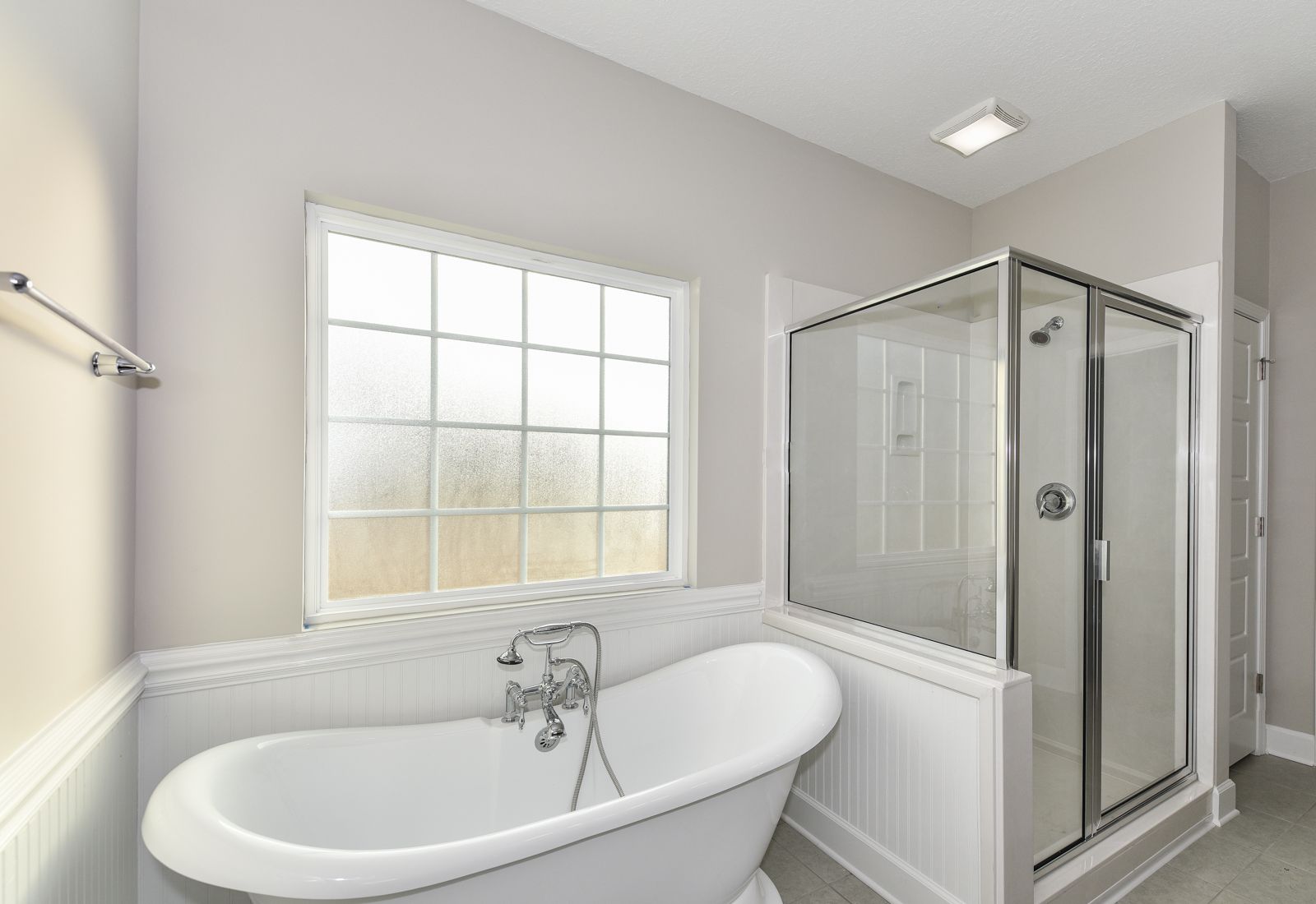 Kingston - Owner's Suite Bath Stand alone tub | Ernest Homes
