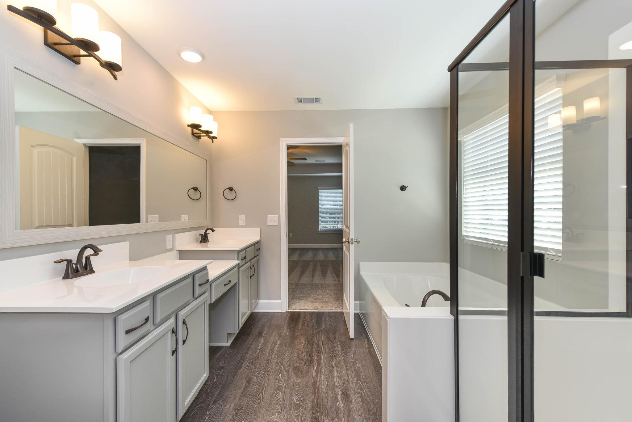 Greybeard Owner’s Bathroom | Ernest Homes