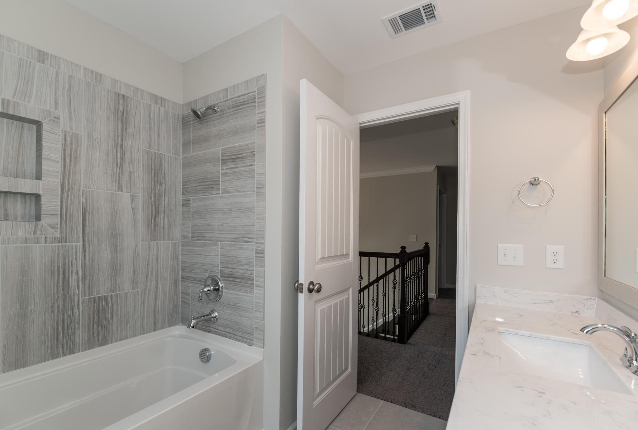 Blackbeard Upstairs Secondary Bath | Ernest Homes