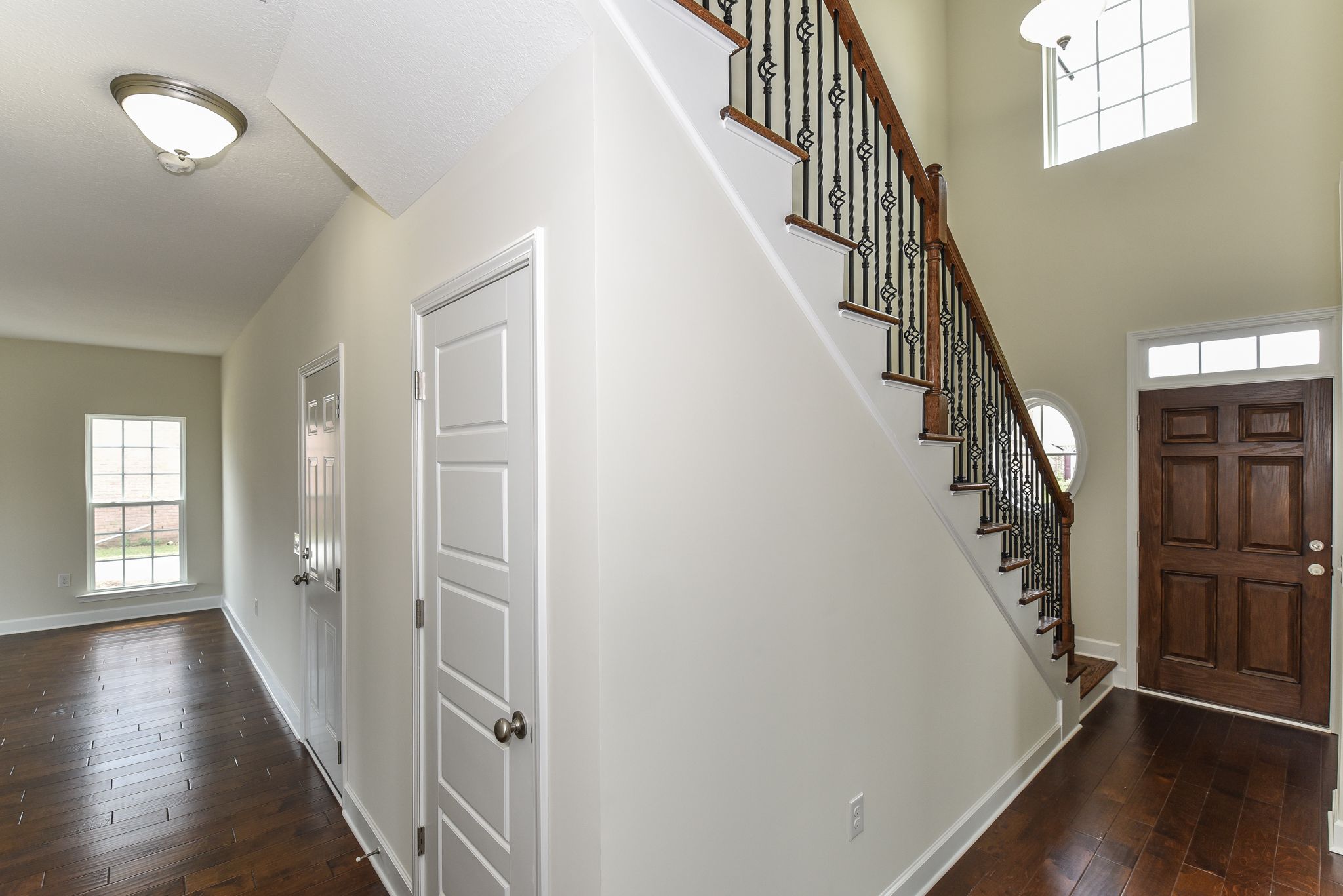 Blackbeard – Foyer and Interior Garage Entry | Ernest Homes