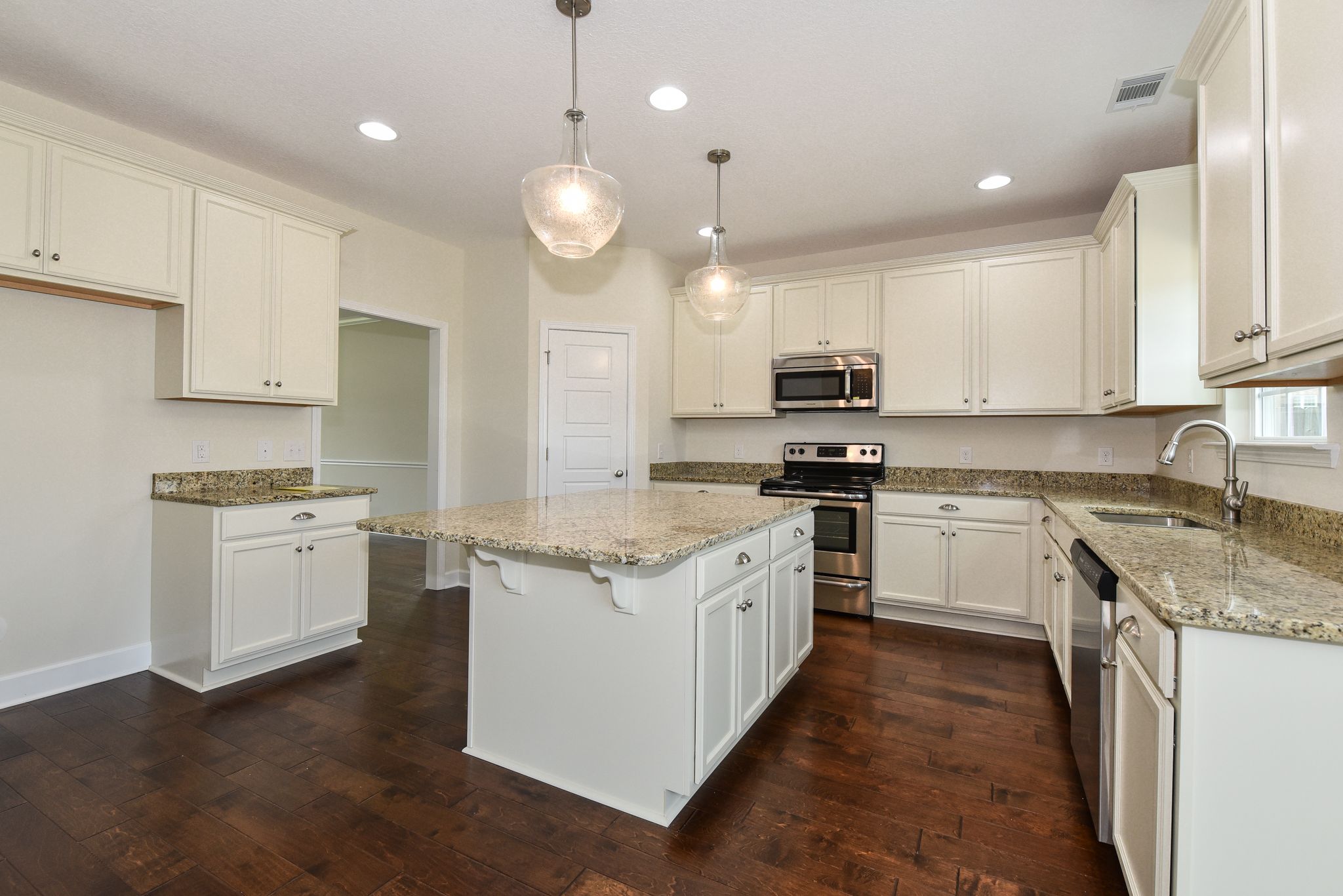 Blackbeard - Kitchen with Chef's Island | Ernest Homes