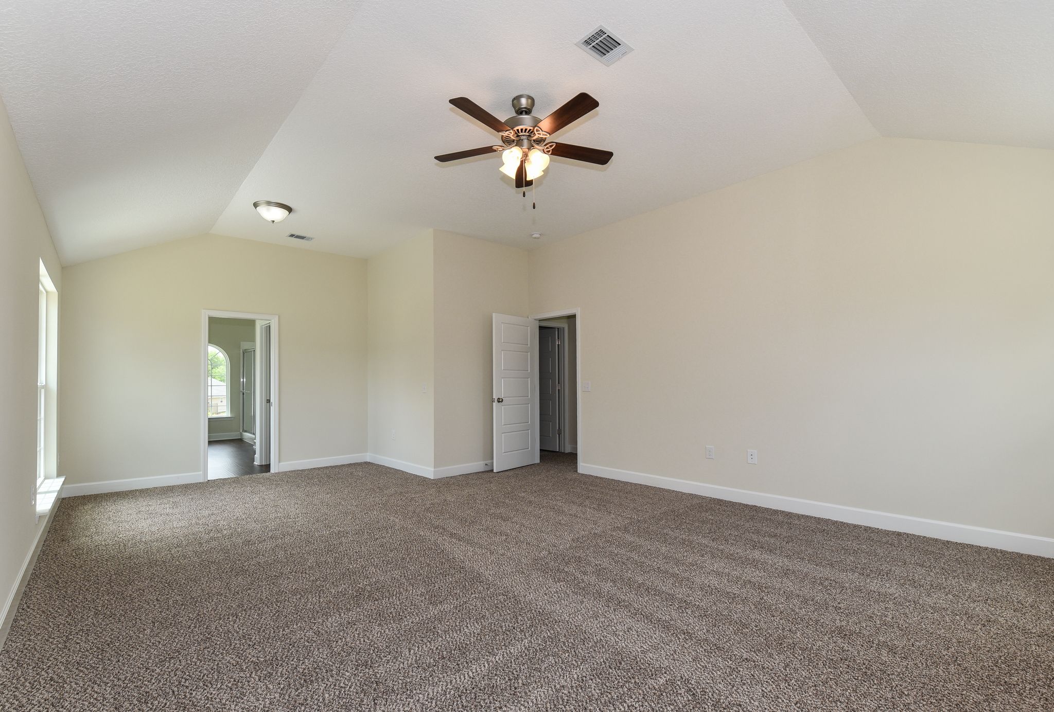 Blackbeard – Owner’s Suite with Sloped Ceiling | Ernest Homes