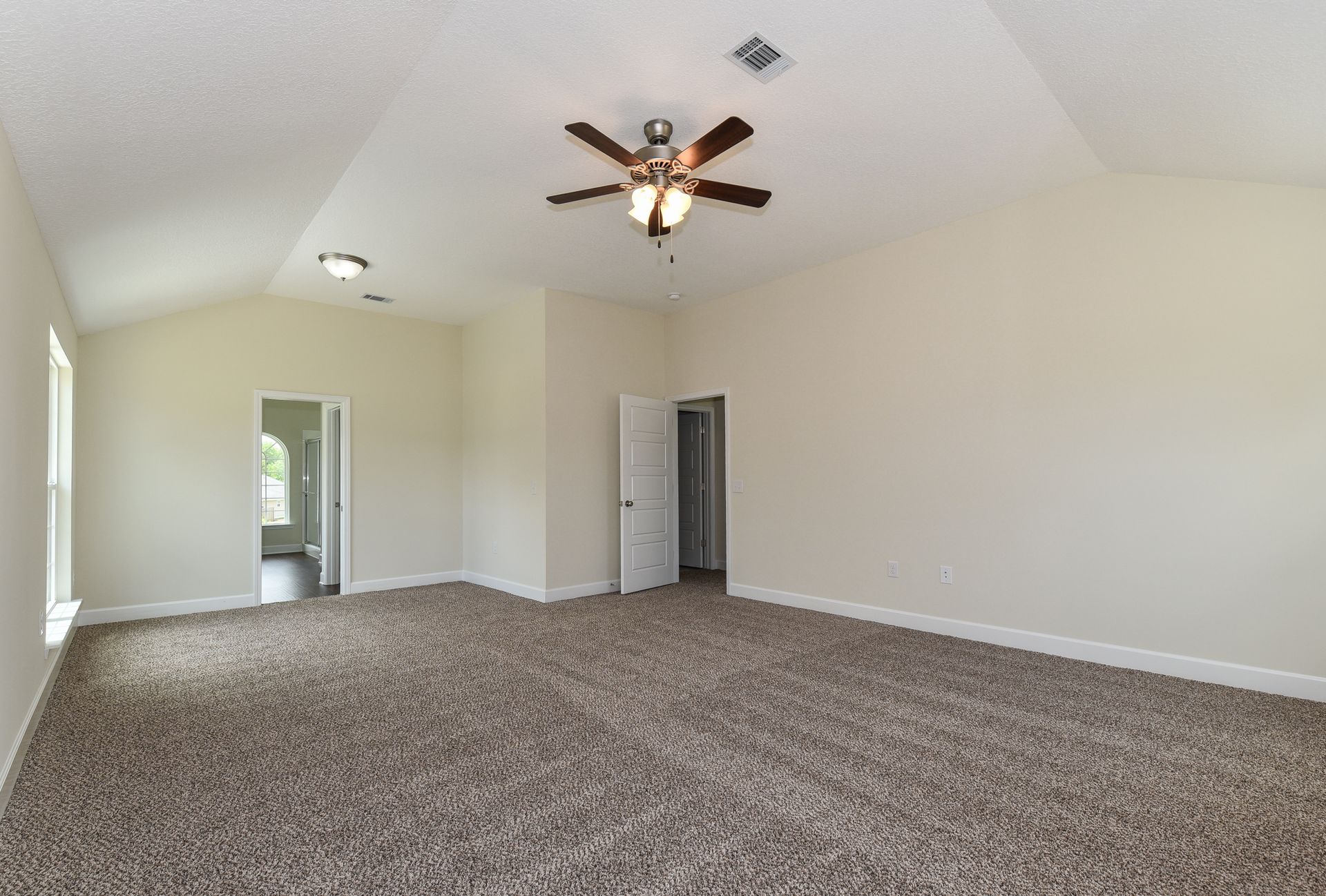 Blackbeard – Owner’s Suite with Sloped Ceiling | Ernest Homes