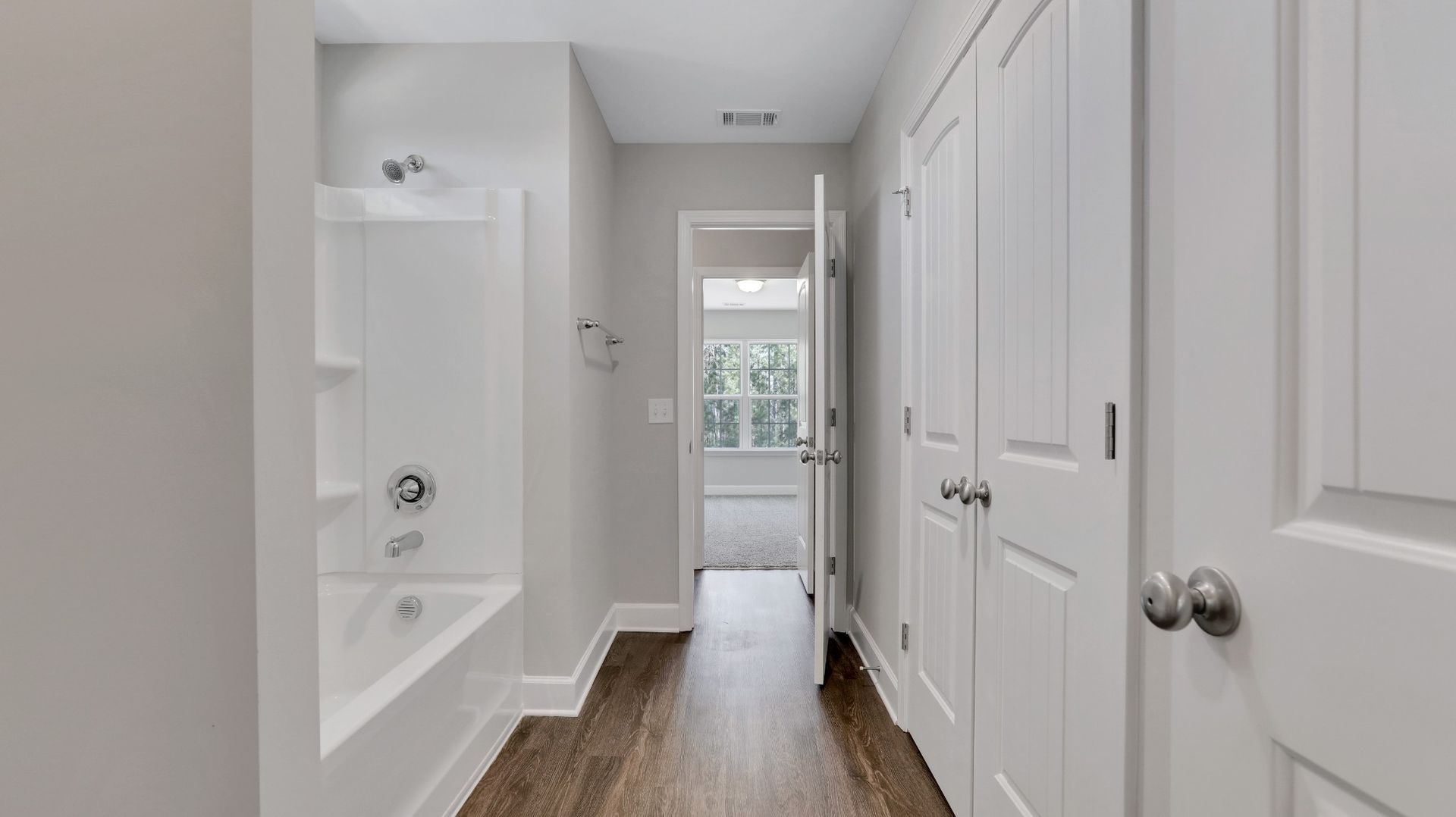 Kingston - Jack-n-Jill Bathroom | Ernest Homes