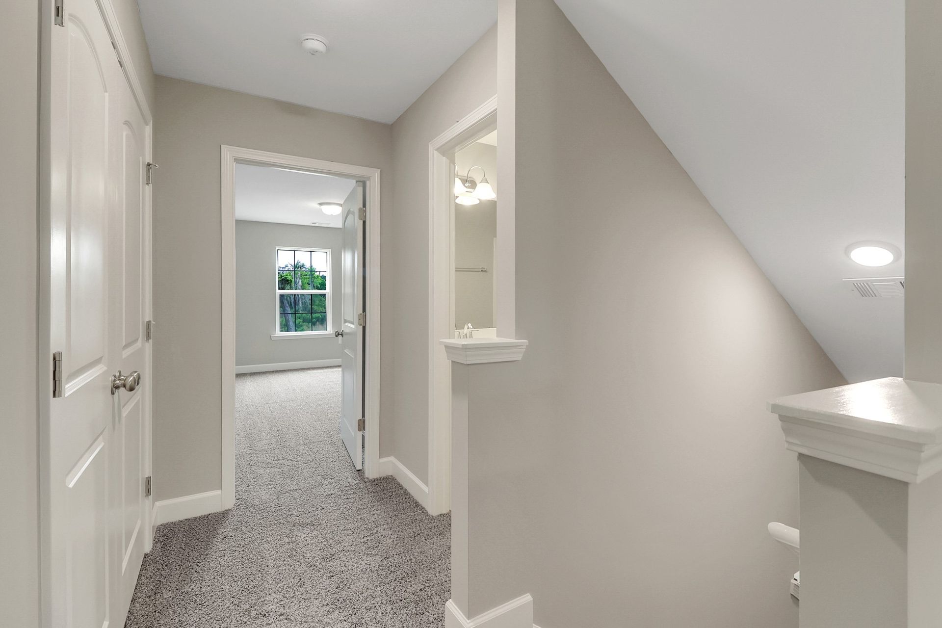 Harbor – Upstairs Hallway | Ernest Homes