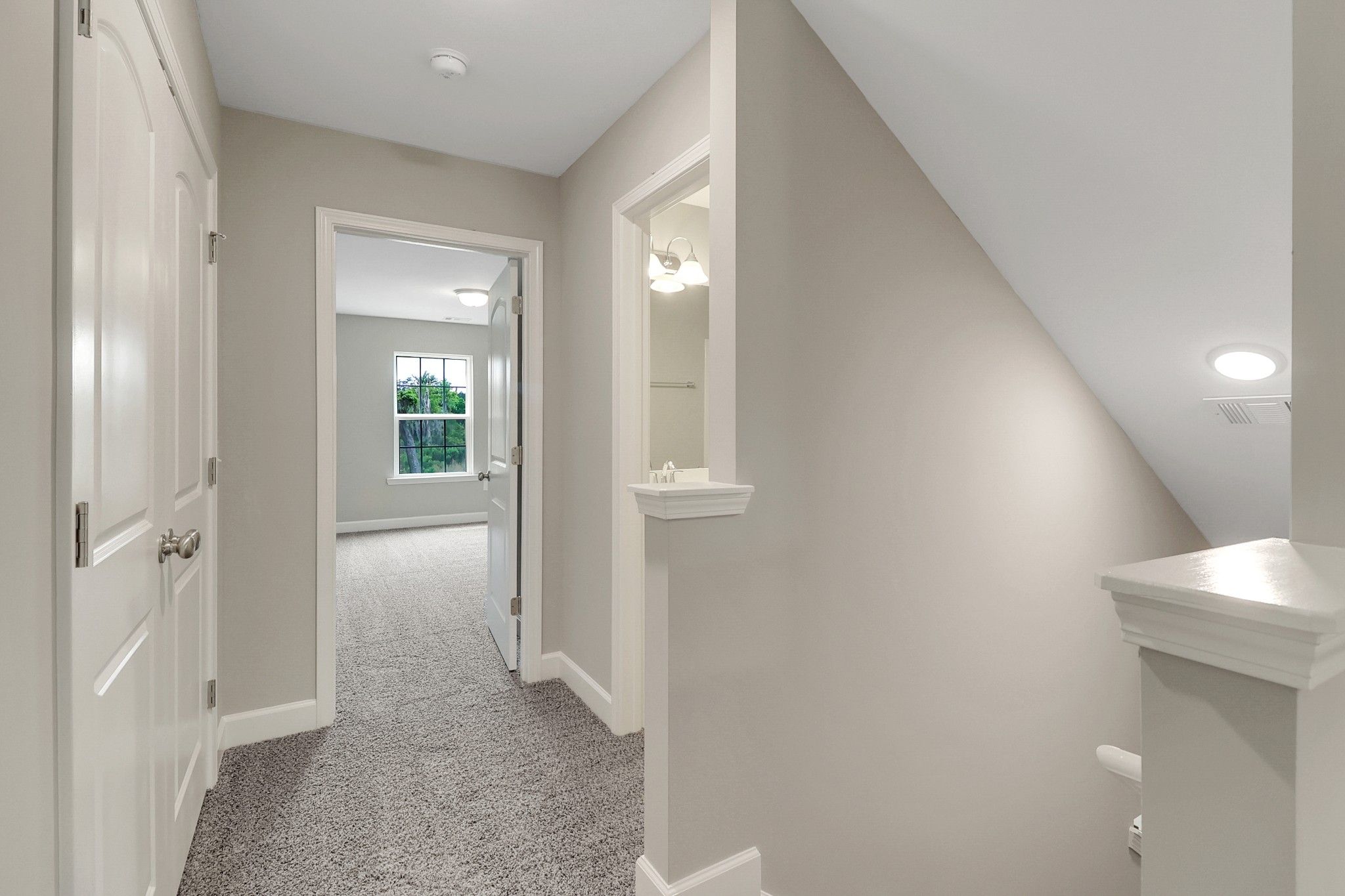 Harbor – Upstairs Hallway | Ernest Homes