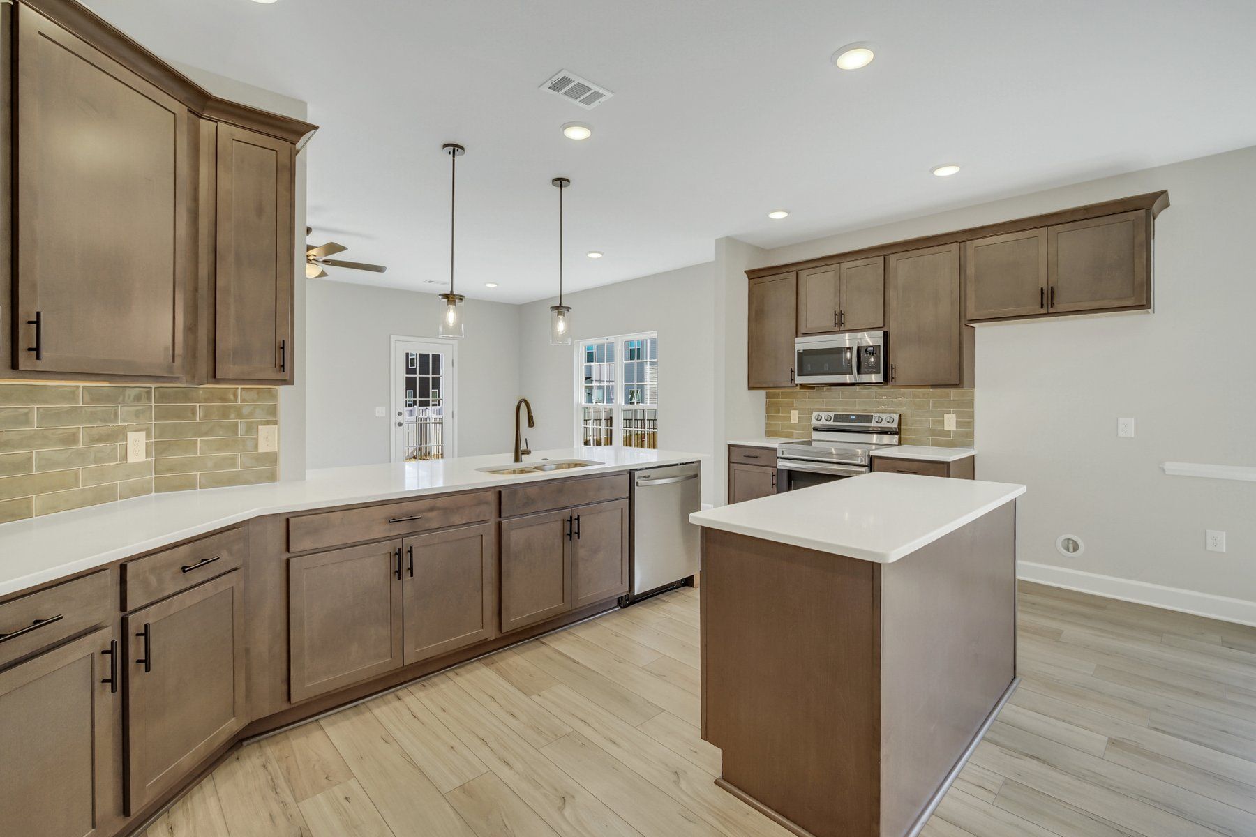 Fripp – Kitchen with Island