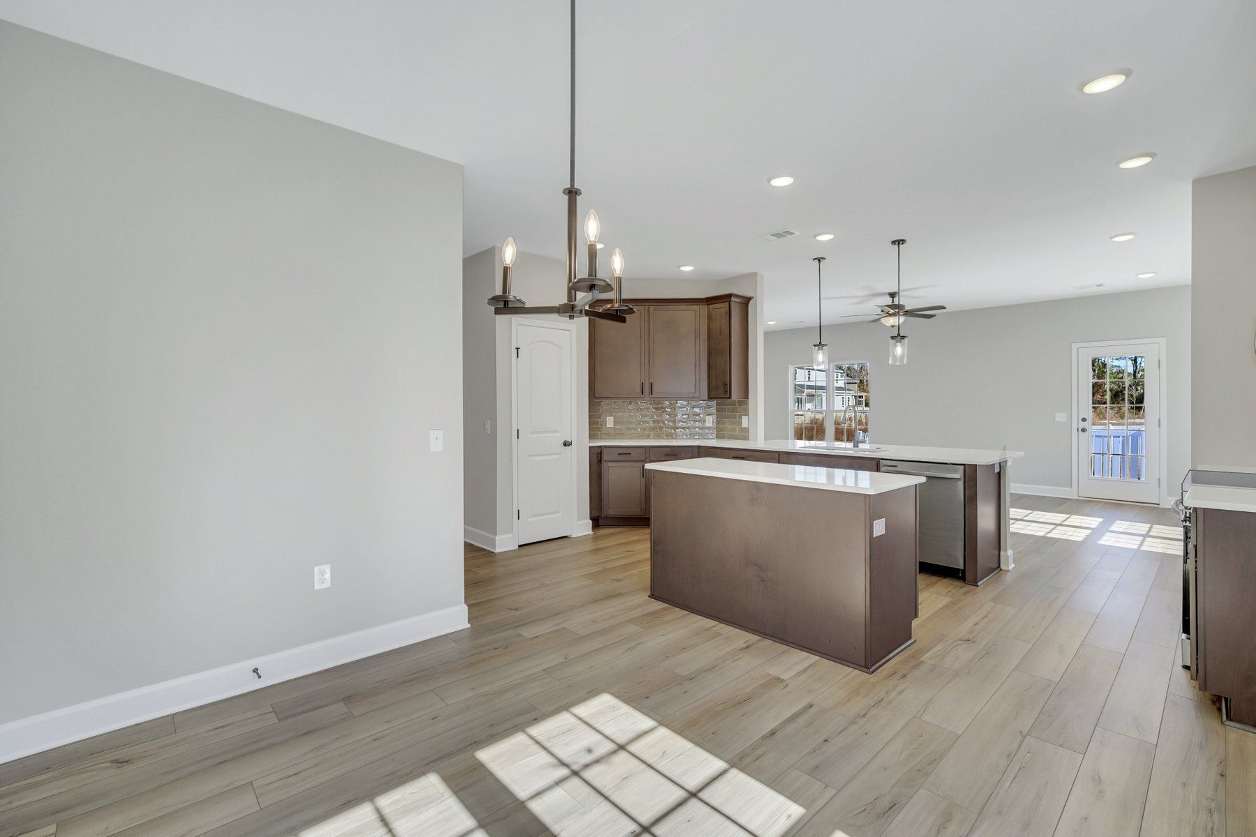 Fripp – Breakfast Area and Kitchen
