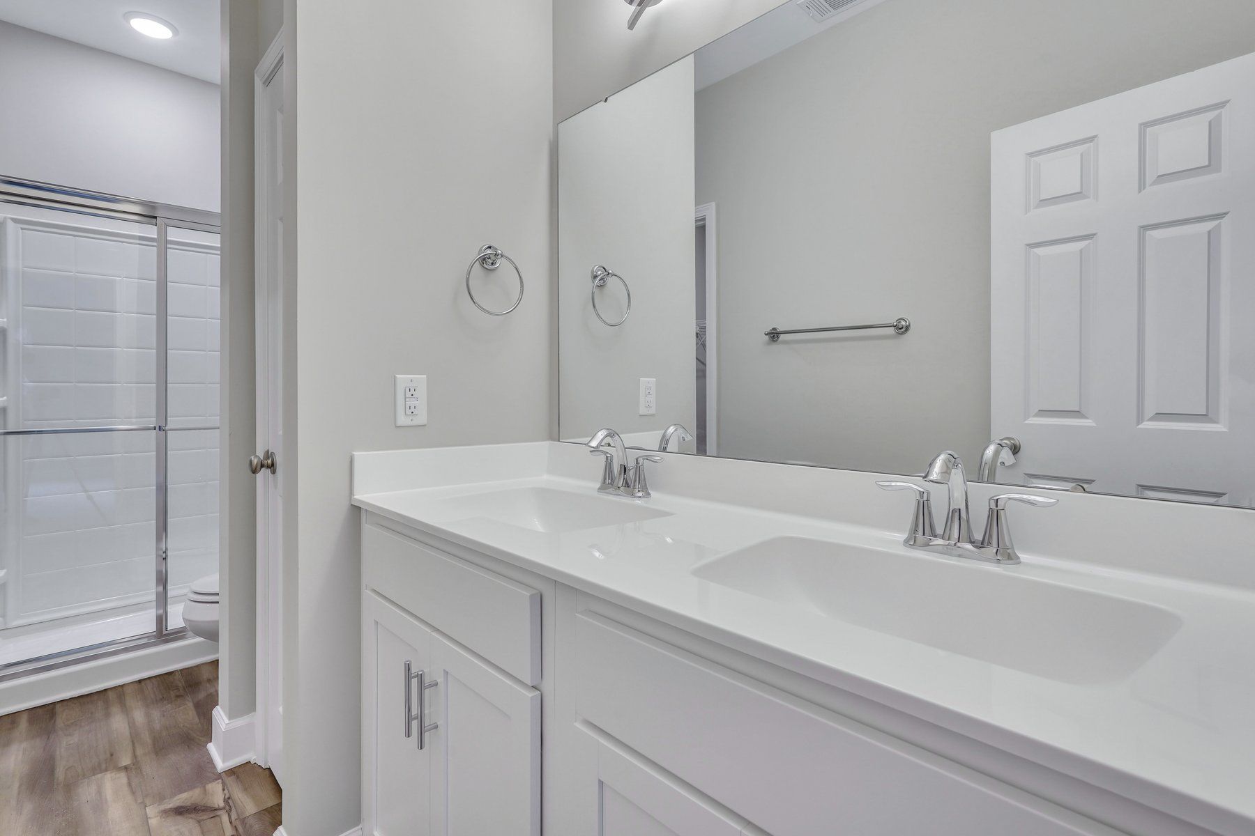 New Haven Townhome A - Owner's Bathroom Suite on Main | Ernest Homes