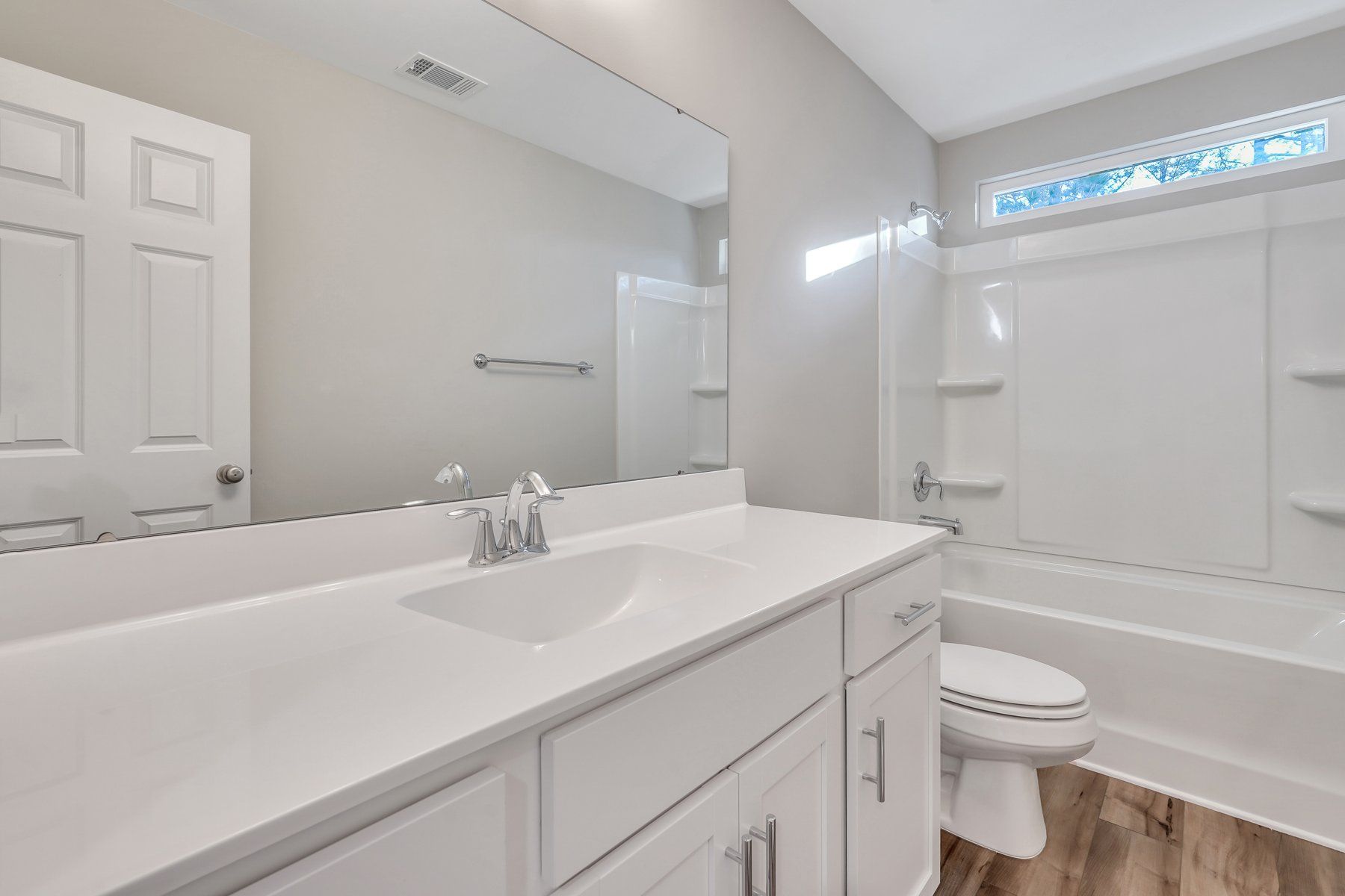New Haven Townhomes A Upstairs Secondary Bath | Ernest Homes