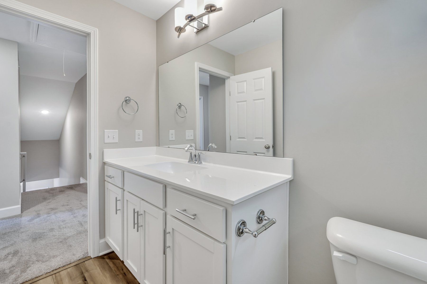 New Haven Townhomes A Upstairs Secondary Bath | Ernest Homes