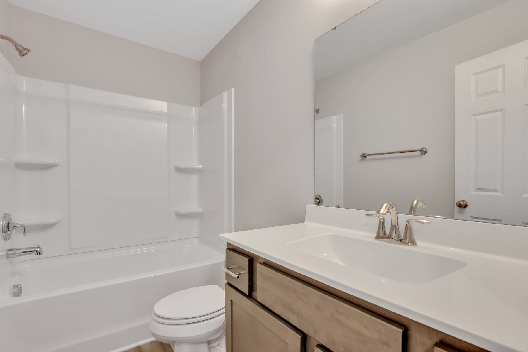 New Haven Townhomes B Upstairs Secondary Bath | Ernest Homes
