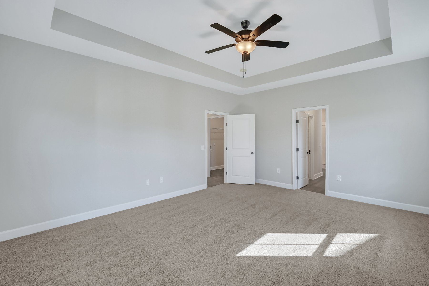 Laurel Owner’s Suite with Tray Ceiling | Ernest Homes