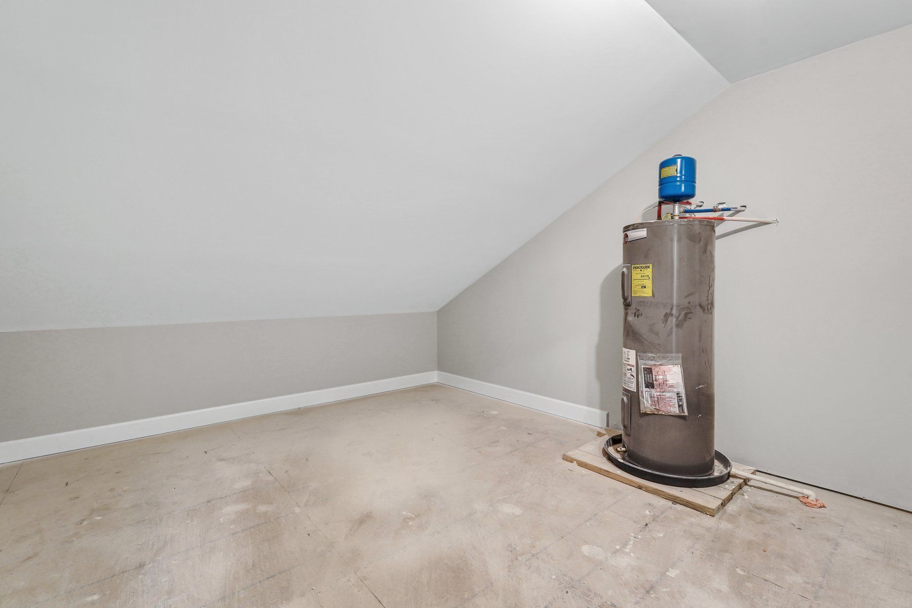 New Haven Townhome A -  Walk- in Closet Storage | Ernest Homes