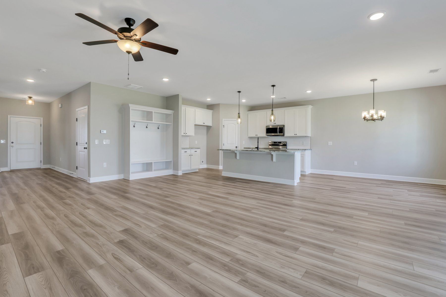Seabrook - Family Room view to Kitchen - Mudbench | Ernest Homes