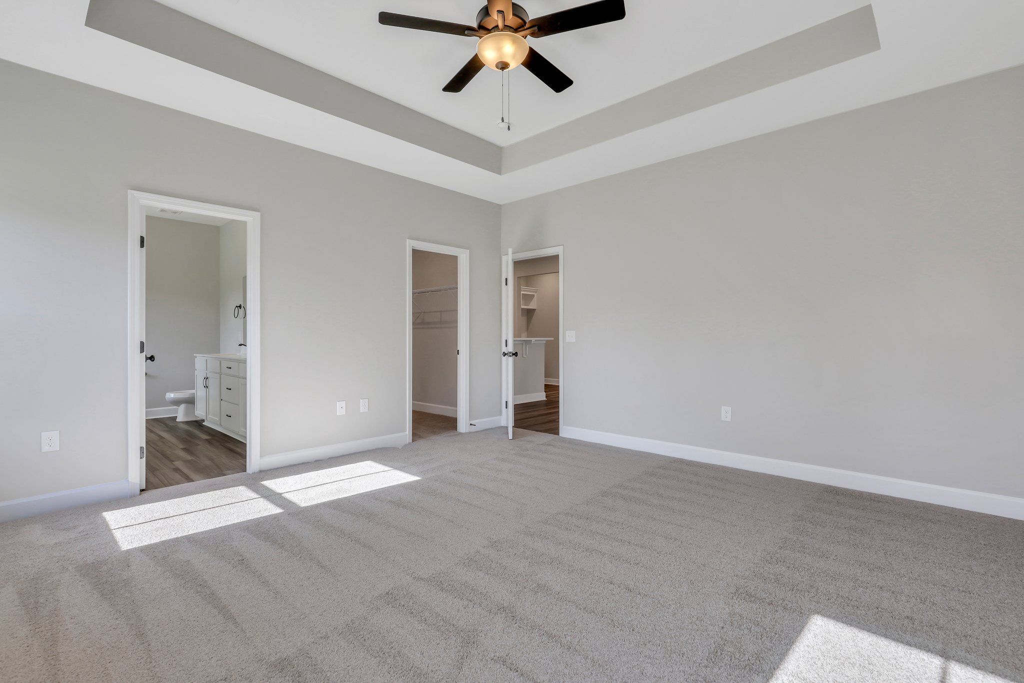 Hatteras Signature Owner’s Suite | Ernest Homes