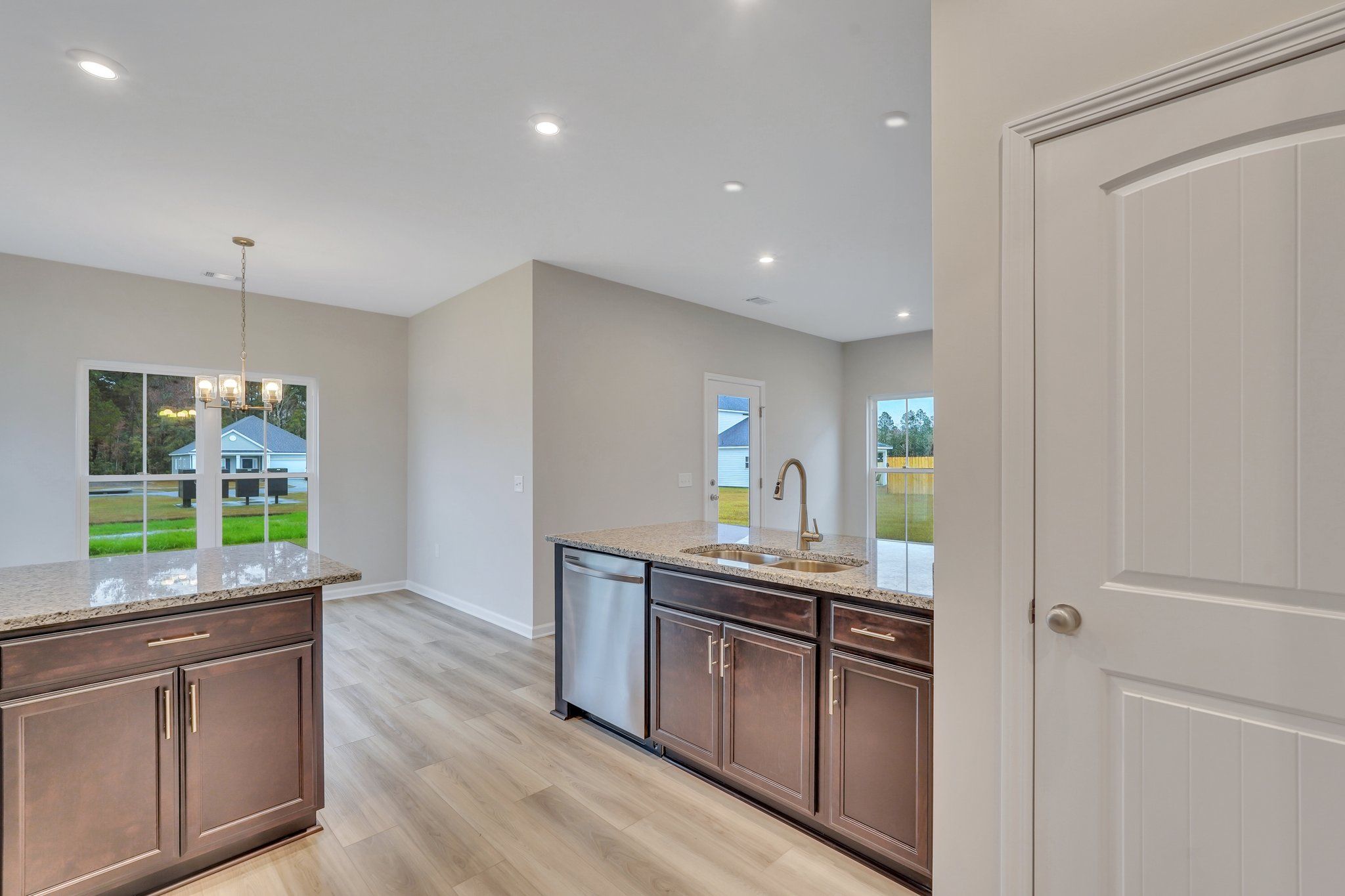 Harbor – Kitchen with Bar Top | Ernest Homes