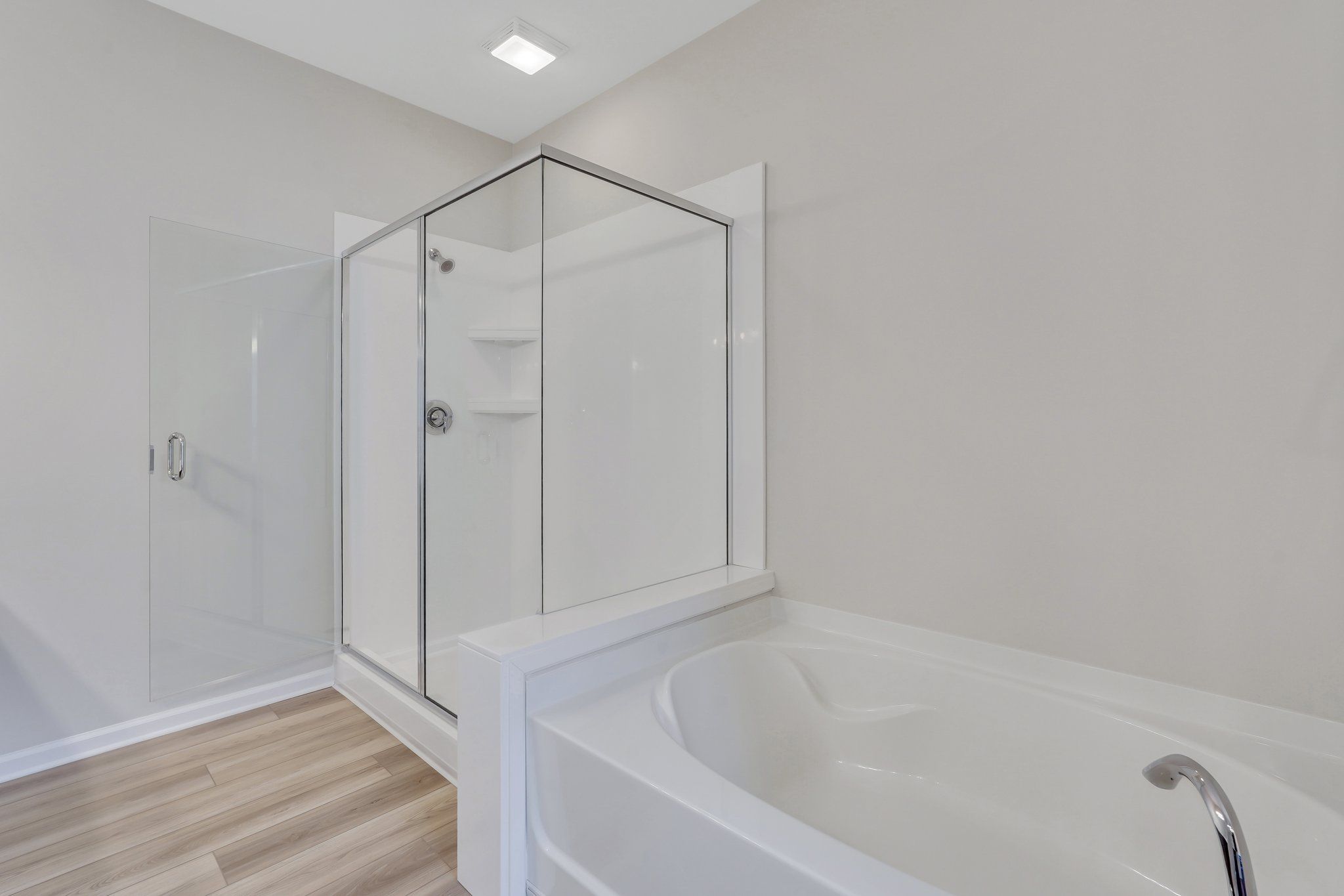 Harbor – Owner’s Bath Shower | Ernest Homes