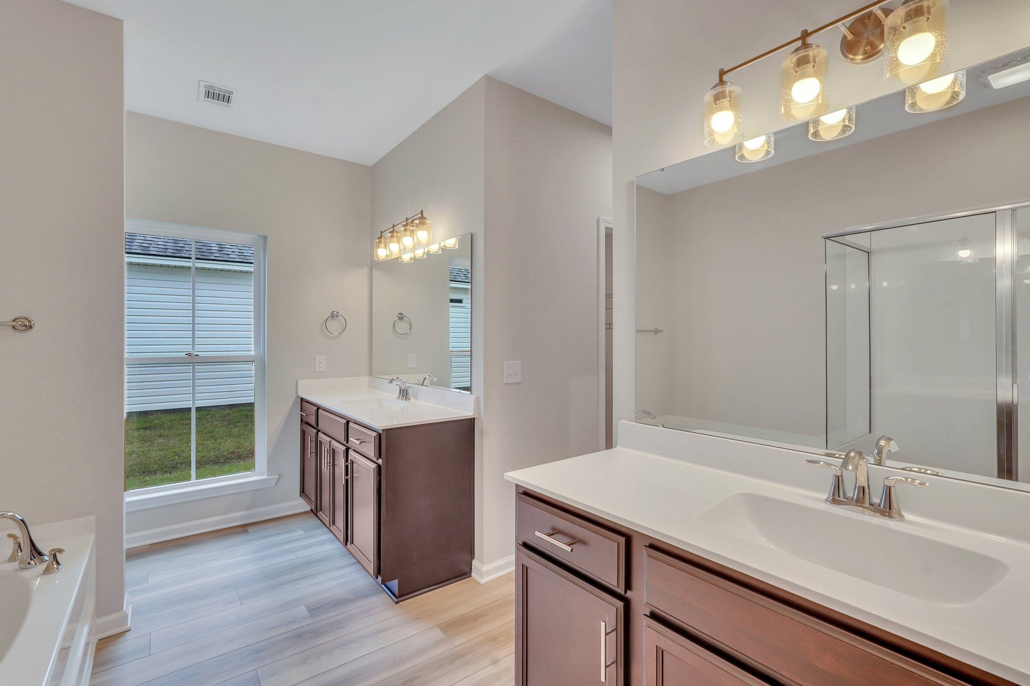 Harbor – Owner’s Bathroom | Ernest Homes