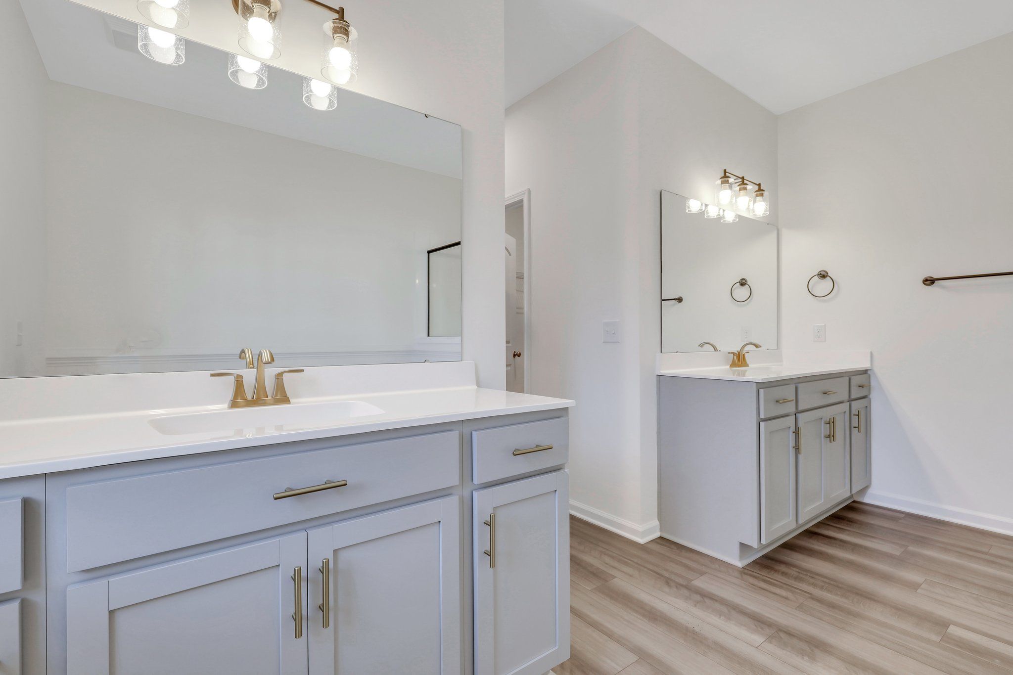 Laurel Owner’s Bathroom | Ernest Homes