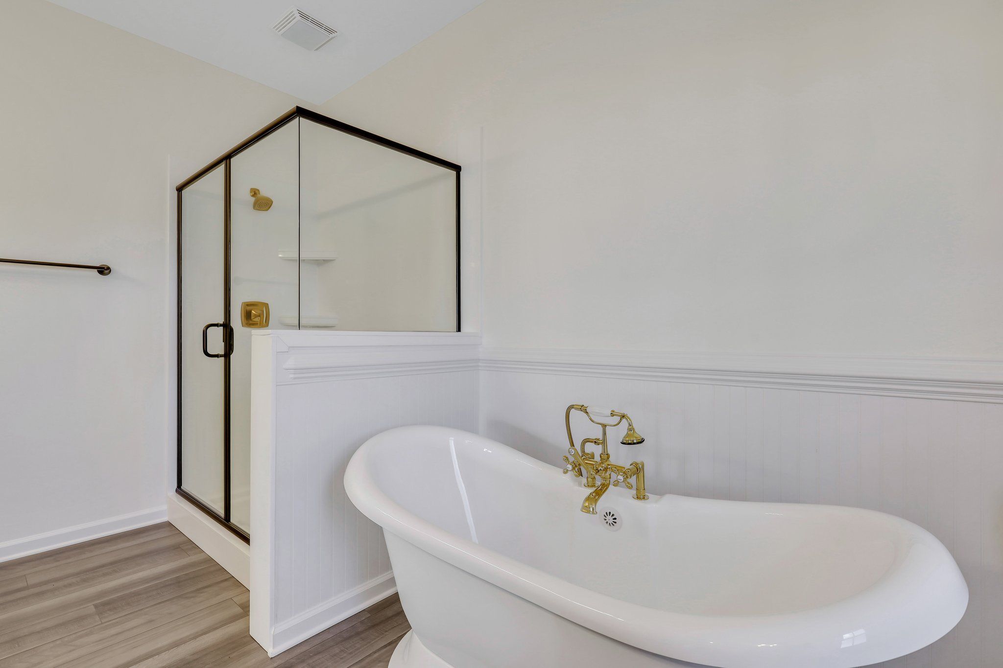 Laurel Owner’s Bathroom | Ernest Homes