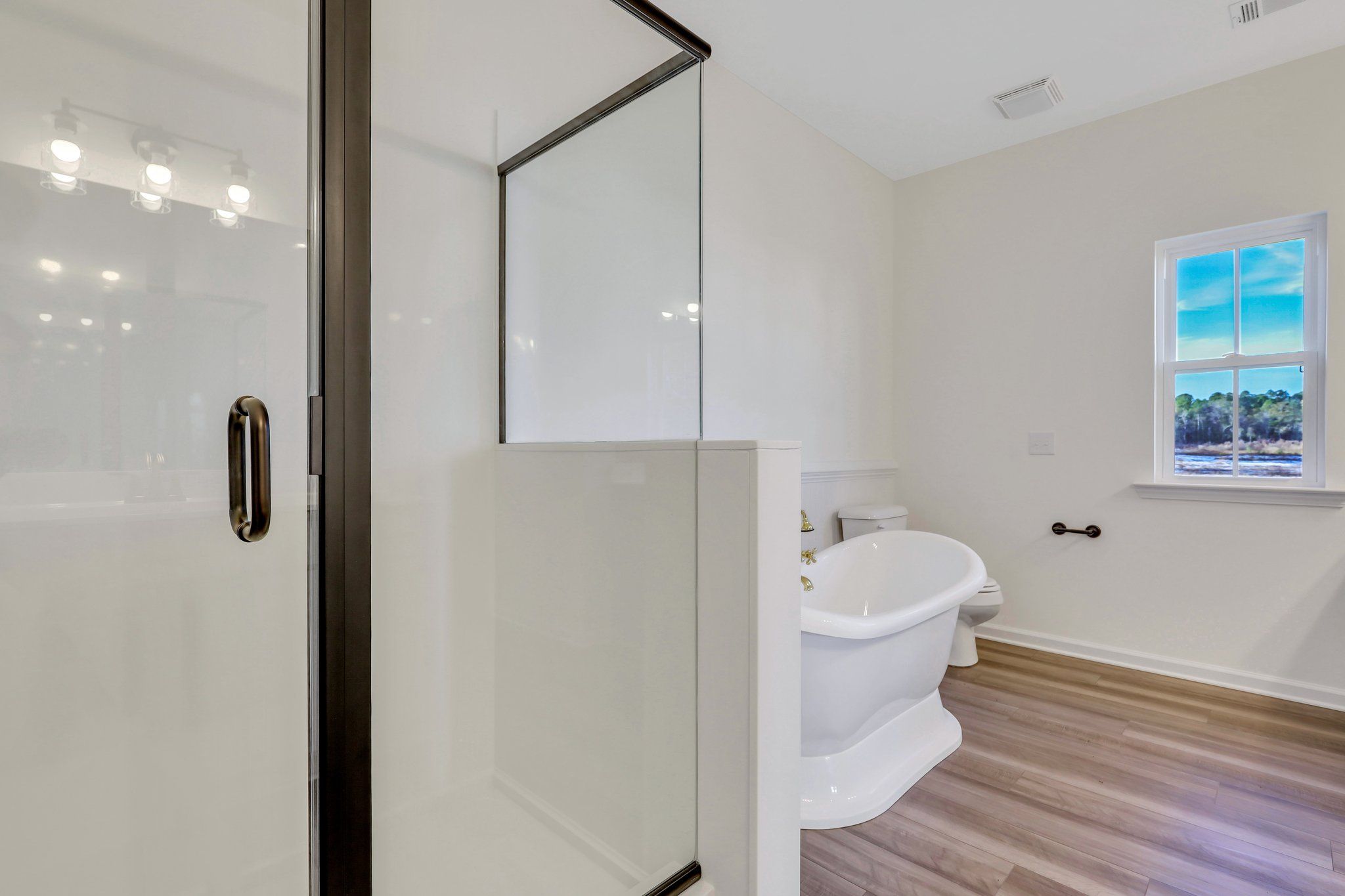 Laurel – Owner’s Bathroom | Ernest Homes