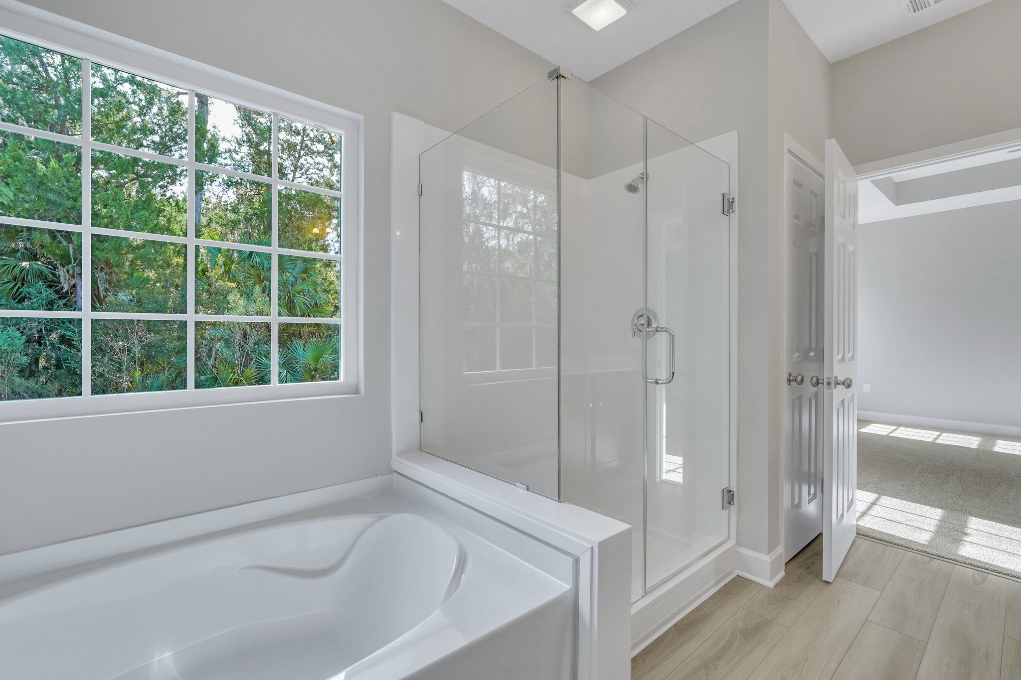 Hatteras Signature- Owner's Bathroom Suite on Main | Ernest Homes