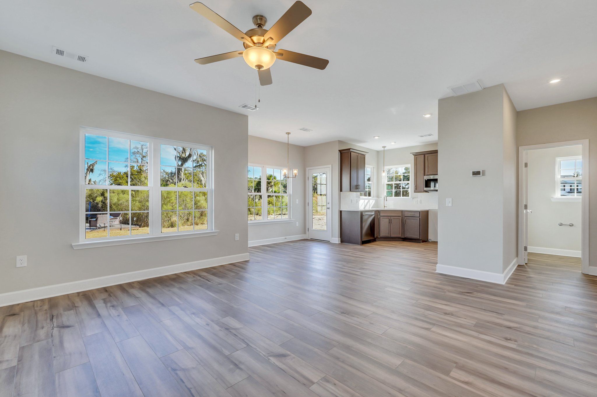 Rose Atoll – Breakfast Nook and Kitchen View