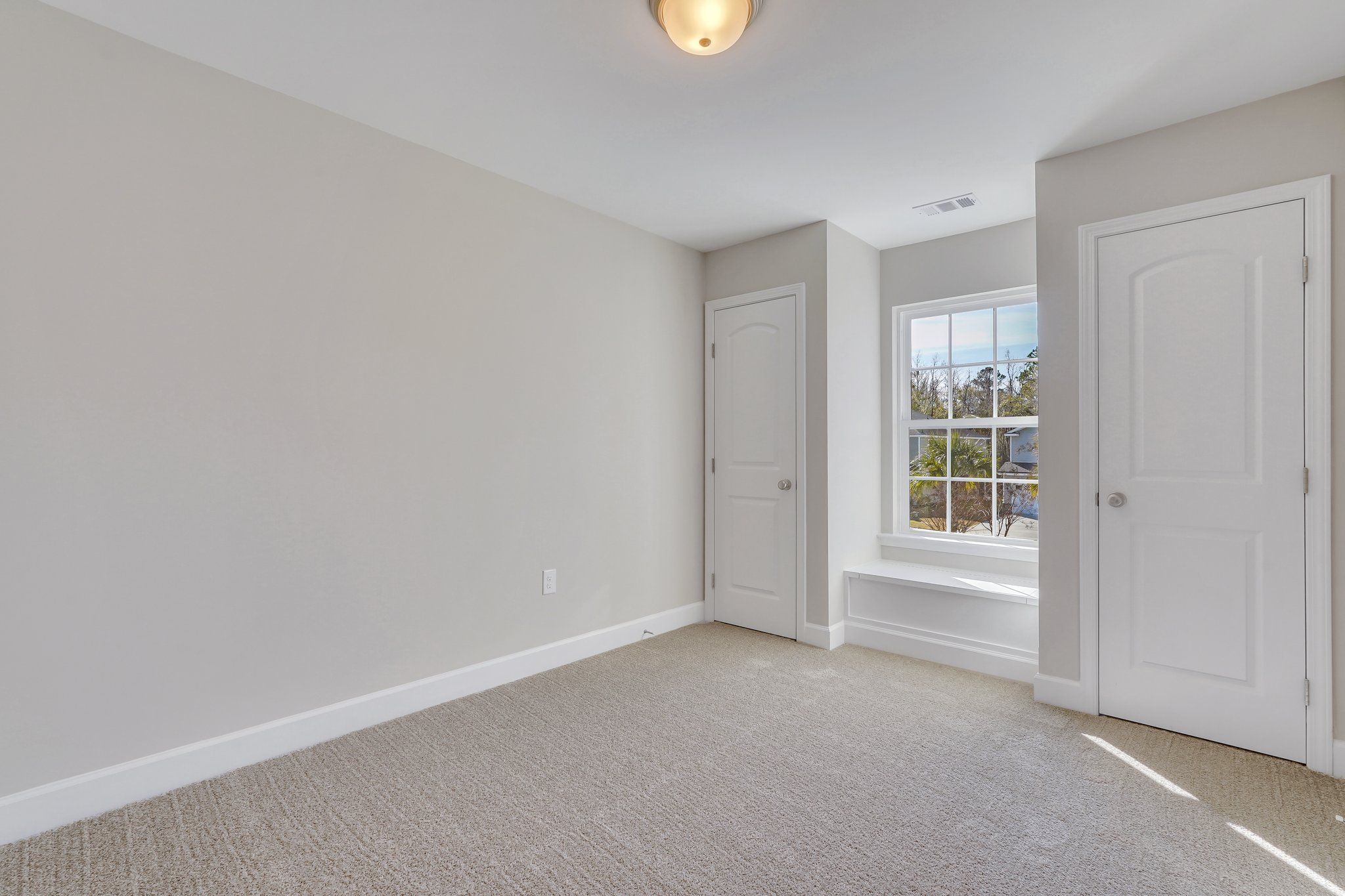 Rose Atoll – Bedroom 2 with Window Seat