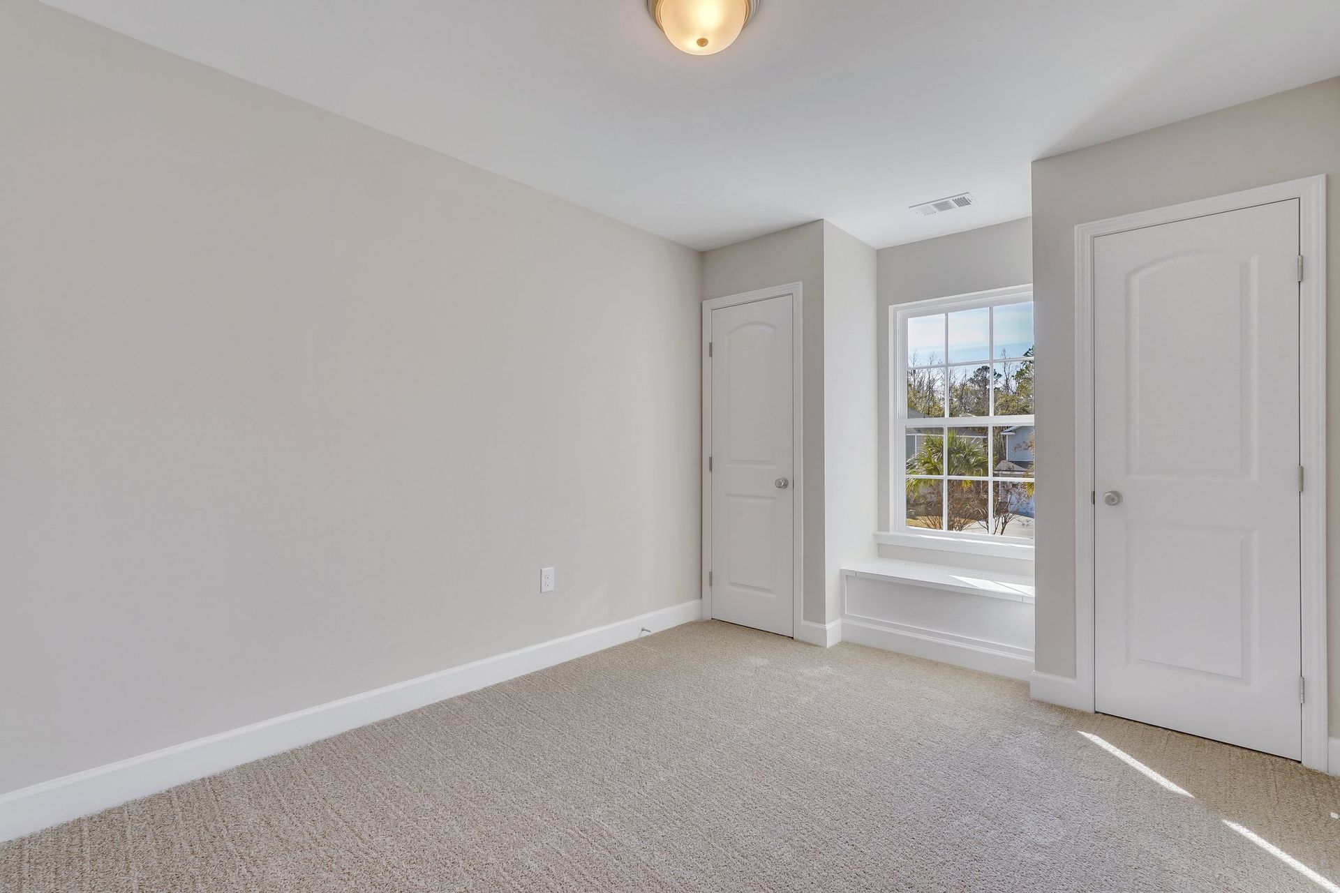 Rose Atoll – Bedroom 2 with Window Seat
