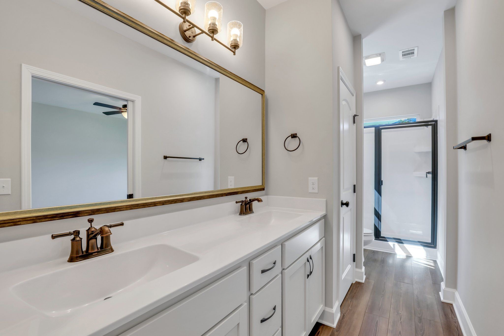 Sherwood – Owner’s Bathroom | Ernest Homes