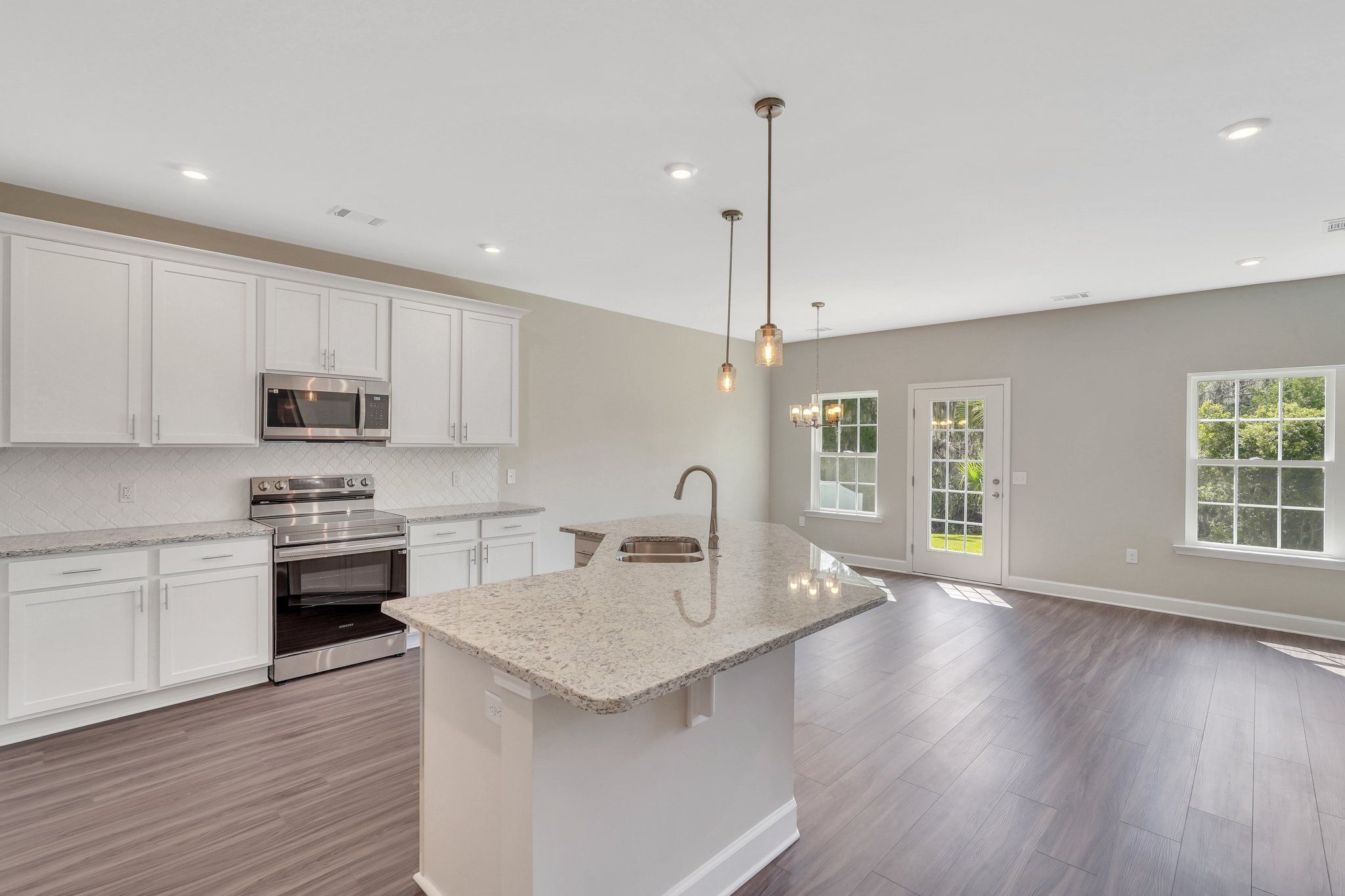 Madison - Kitchen with breakfast bar | Ernest Homes