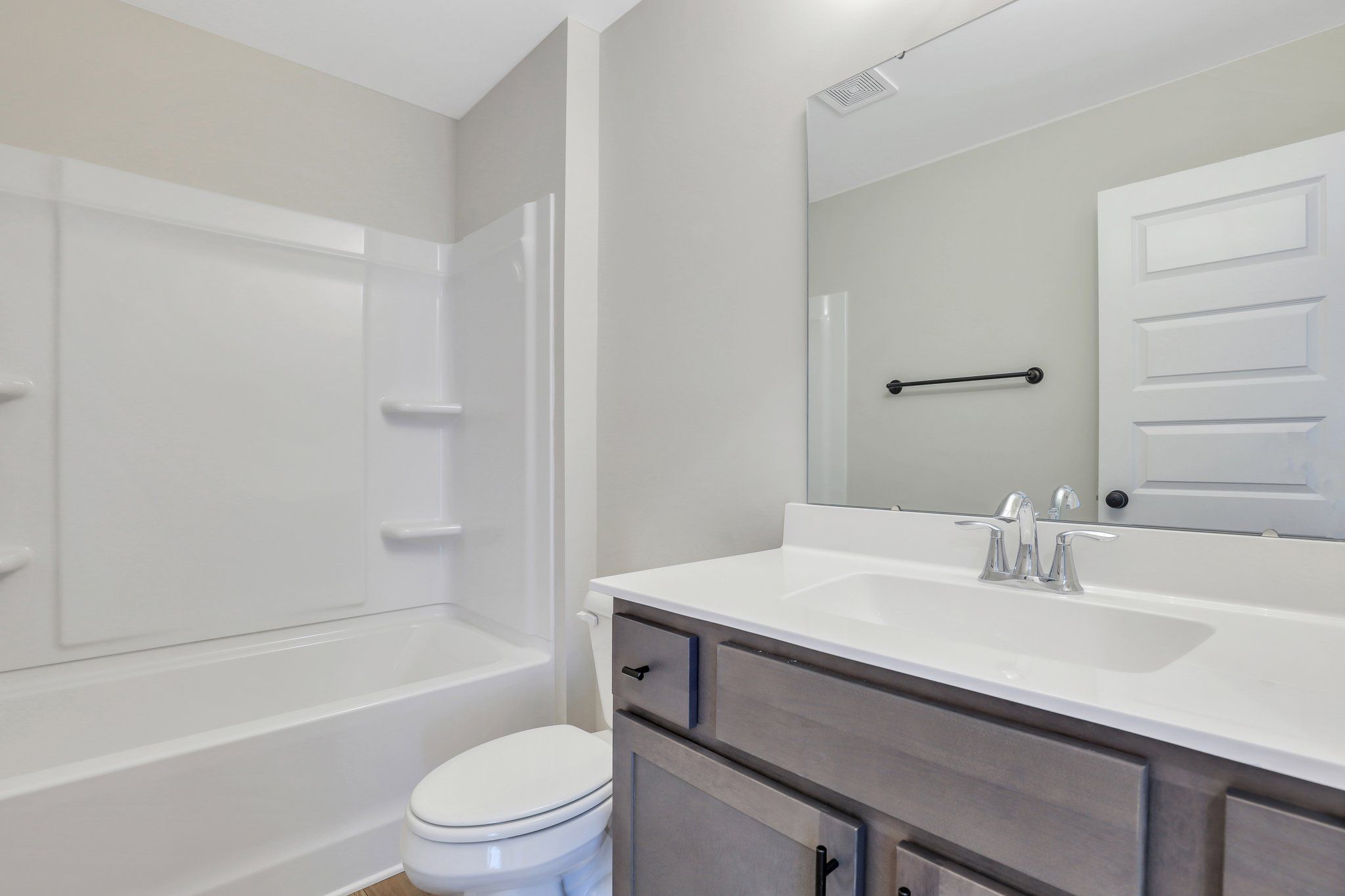 Madison – Secondary Owner’s Bathroom | Ernest Homes