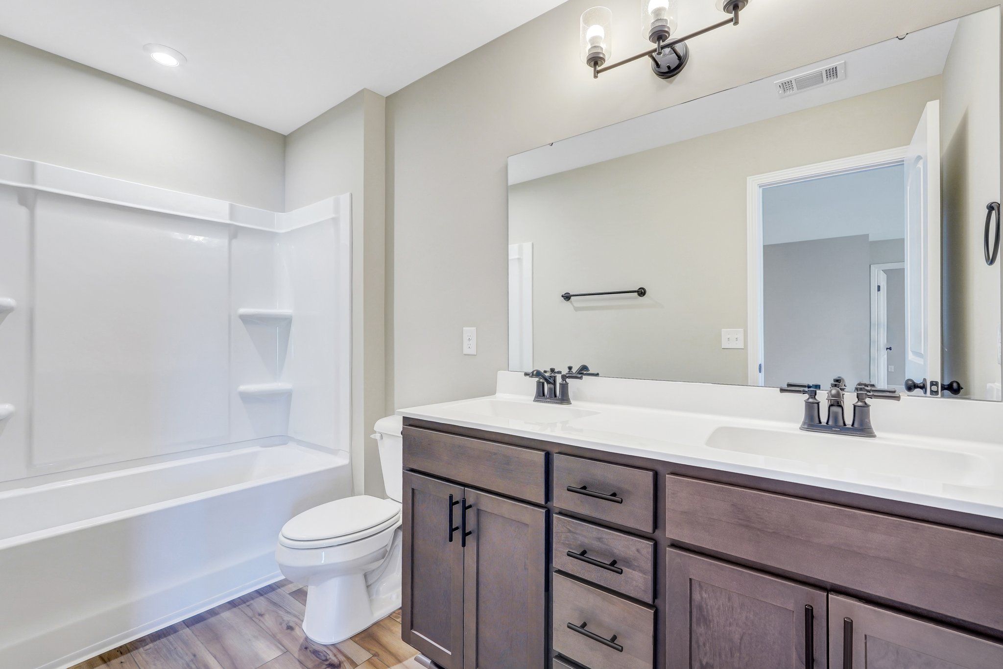 Kingston - Bath 3 | Ernest Homes
