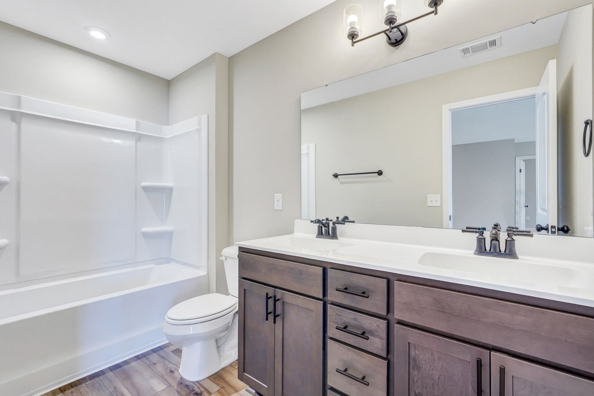 Kingston - Bath 3 | Ernest Homes