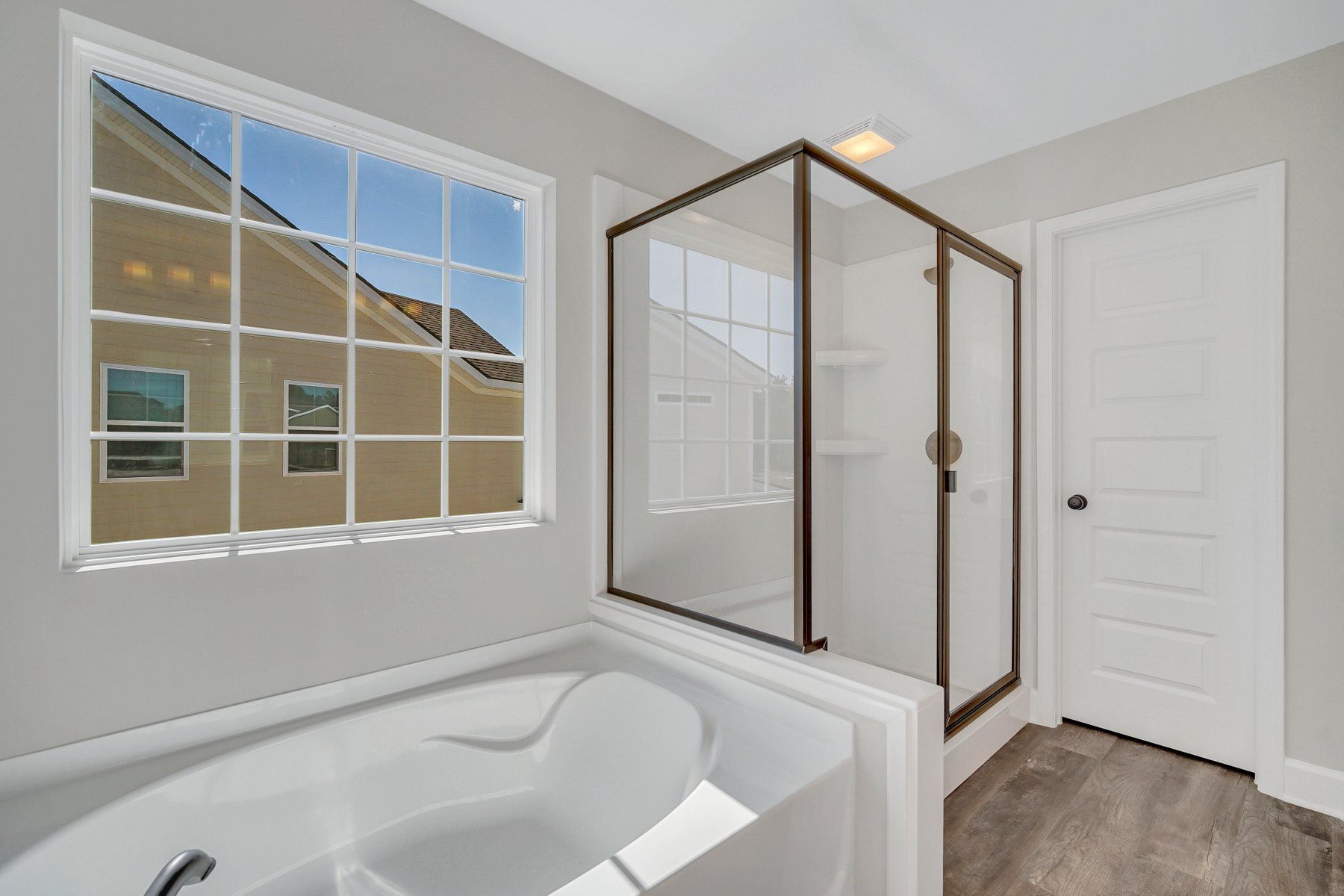 Hilton Owner’s Suite Bathroom | Ernest Homes