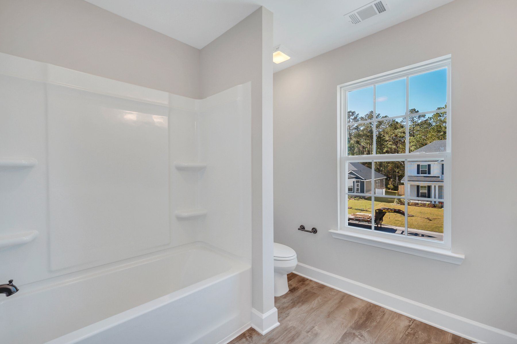 Hilton Upstairs Secondary Bath | Ernest Homes