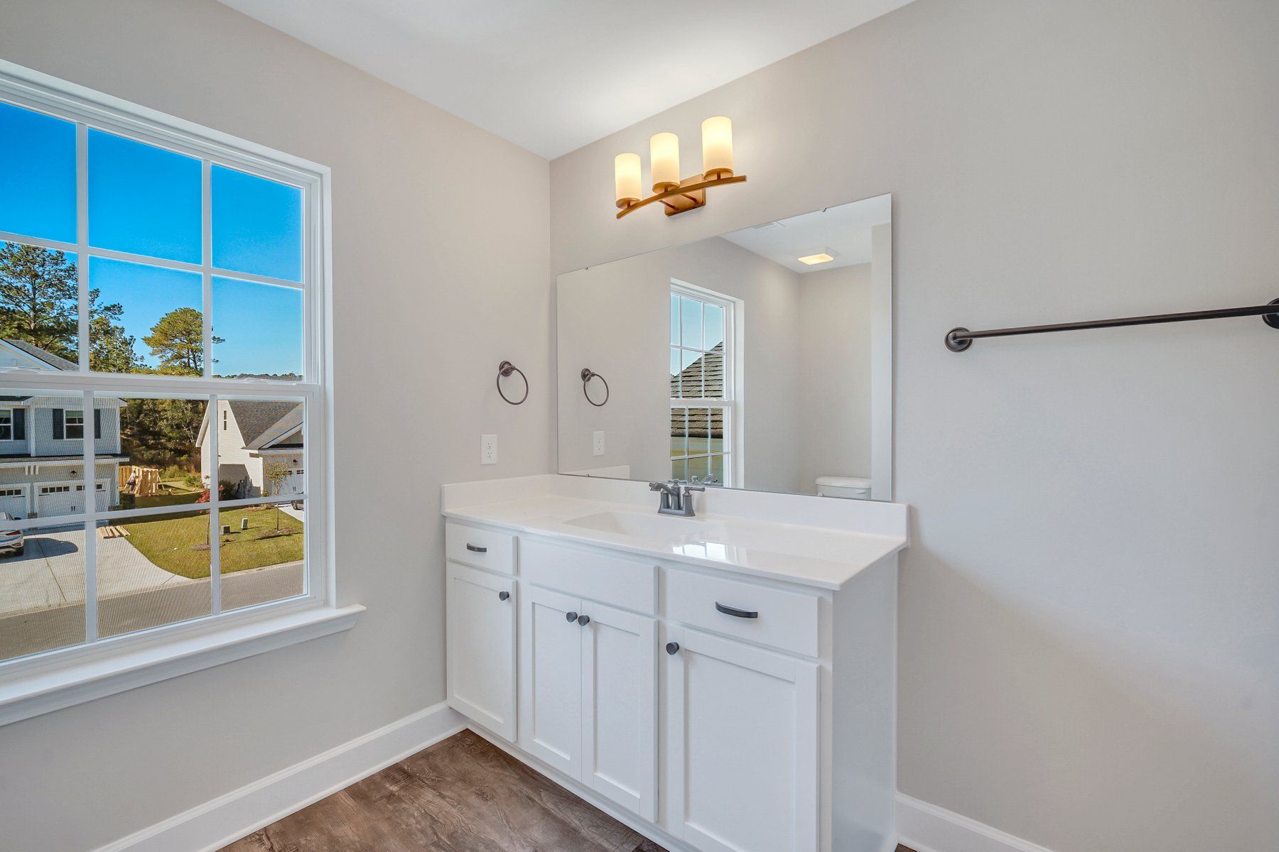 Hilton Upstairs Secondary Bath | Ernest Homes