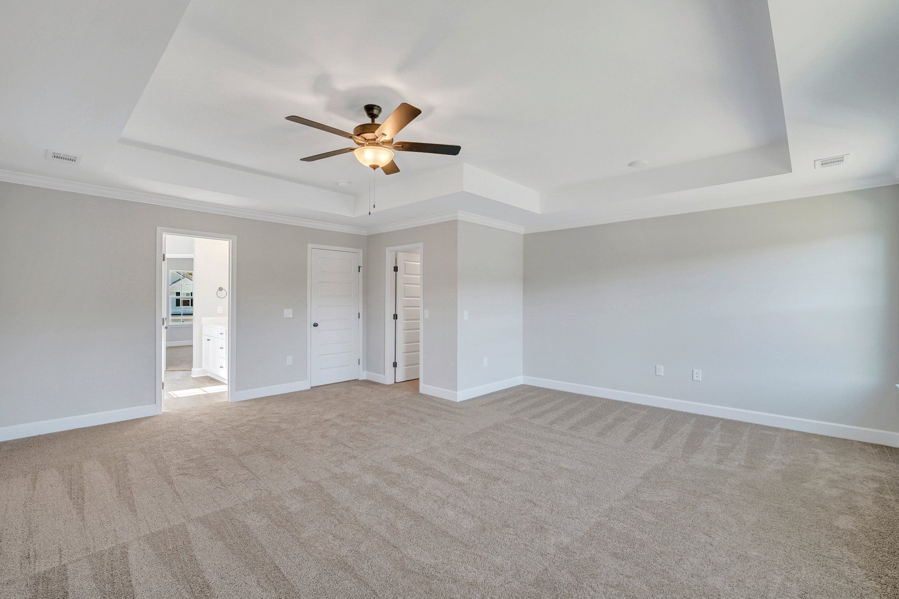 Hilton Owner’s Suite Sitting Area | Ernest Homes