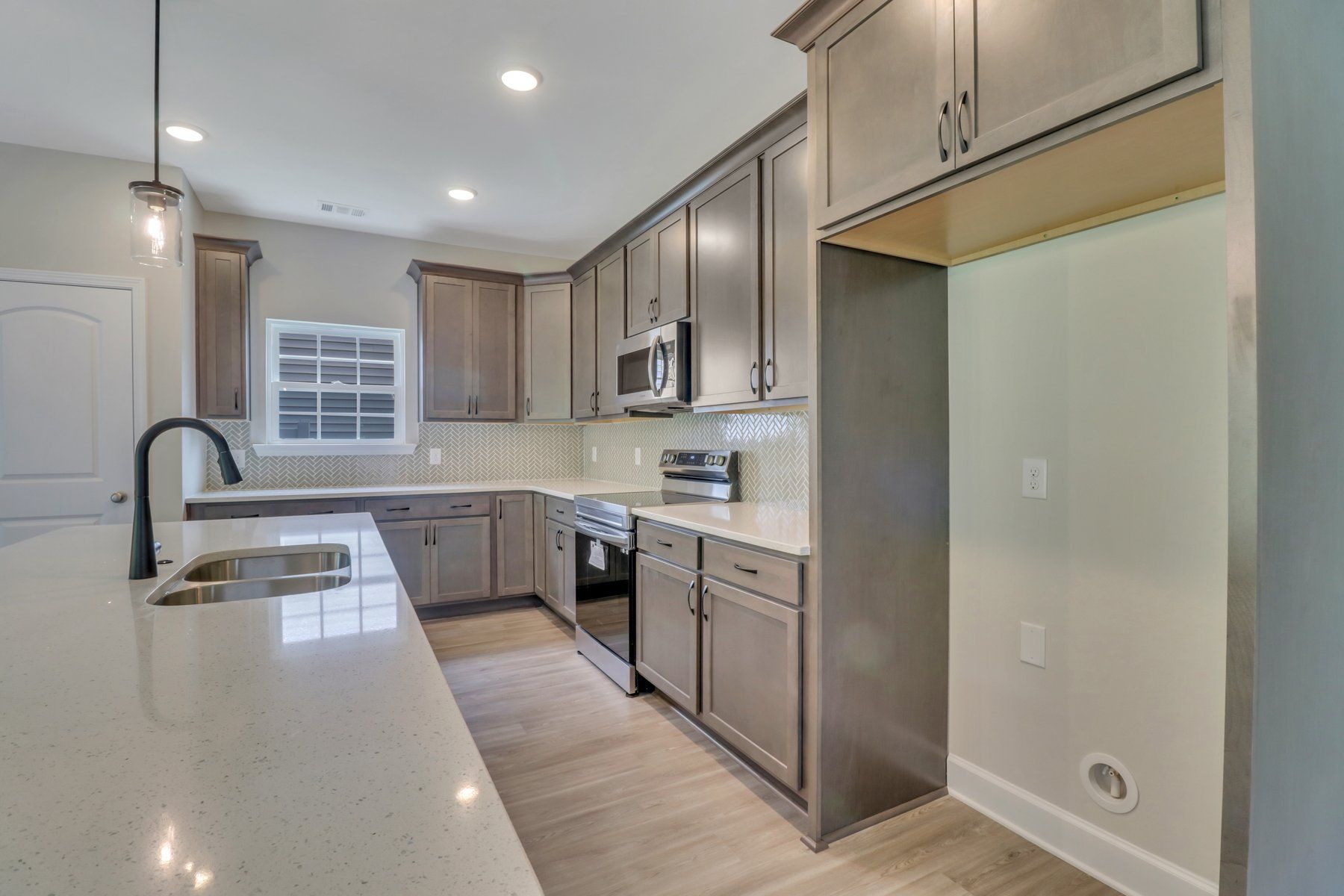 St. Helena – Kitchen Cabinets and Backsplash