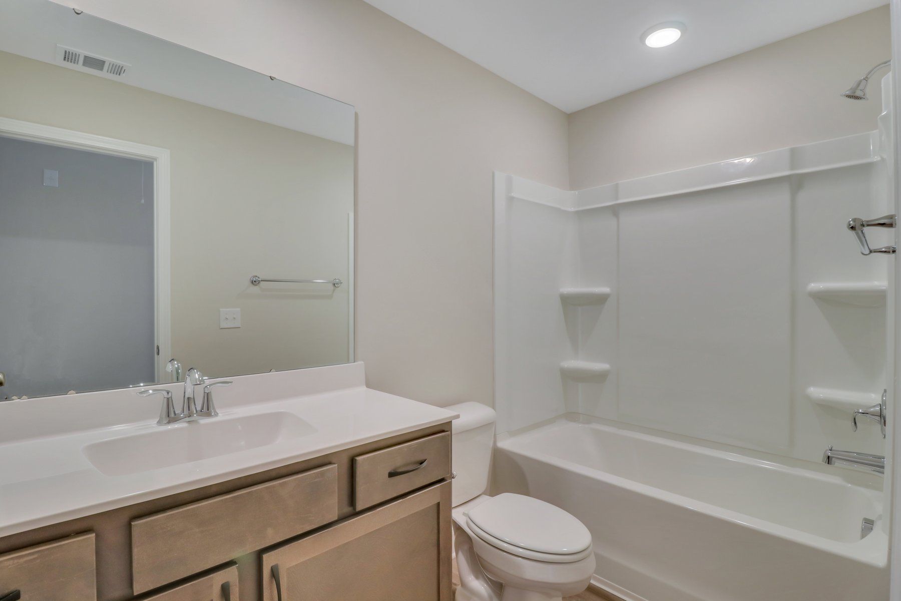 St. Helena – Secondary Bath with Tub and Shower