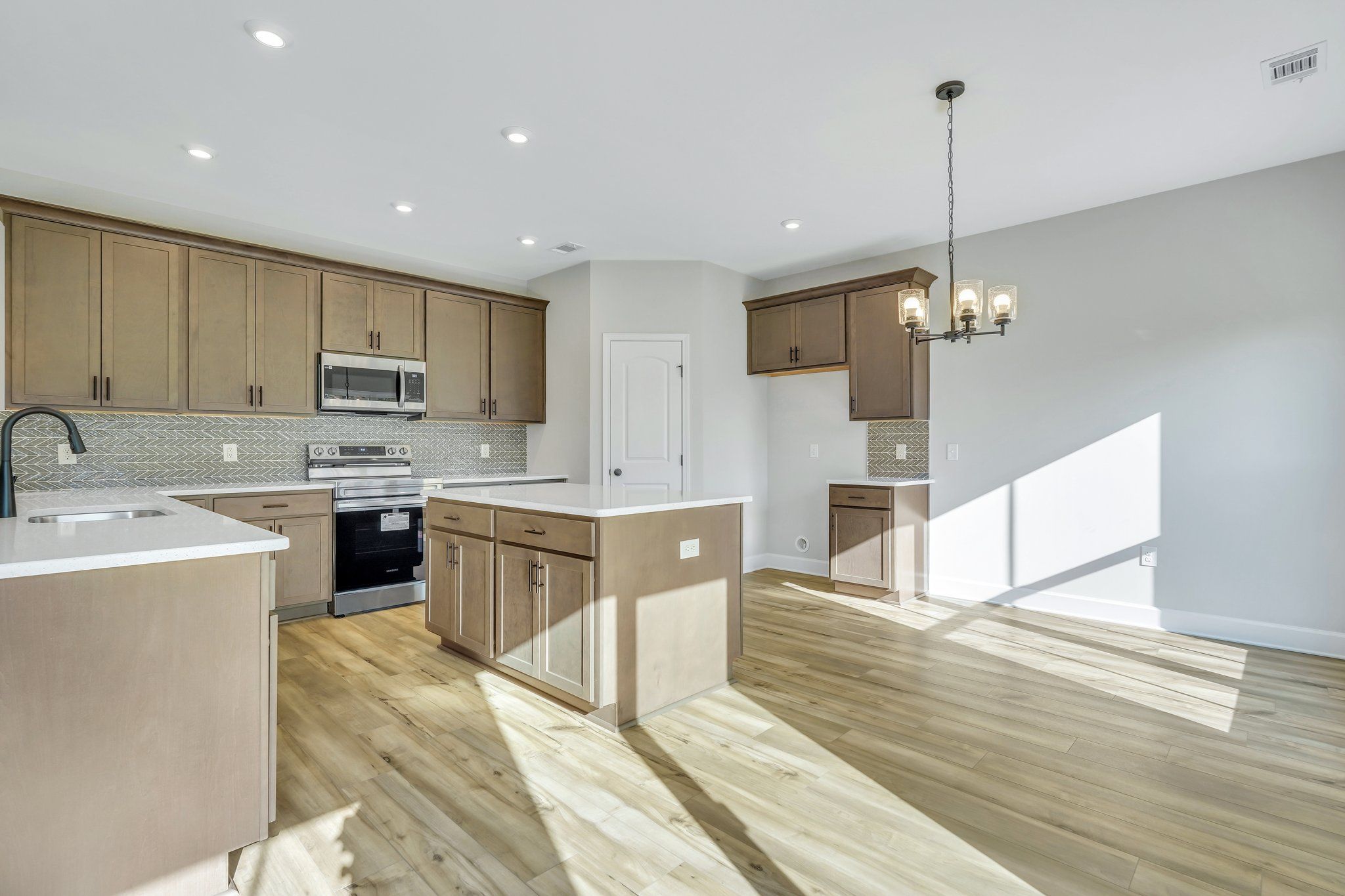 Edisto - Kitchen with Island | Ernest Homes