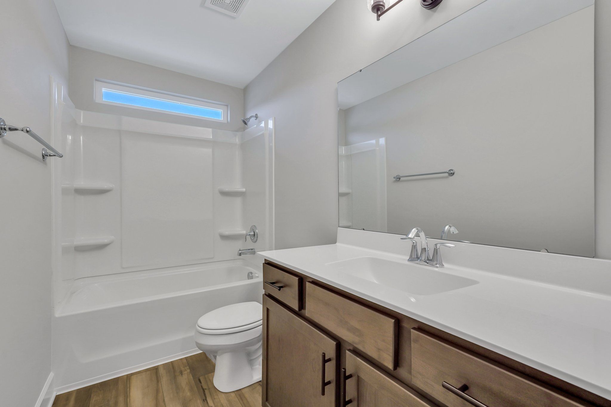 Edisto – Secondary Owner’s Bathroom | Ernest Homes
