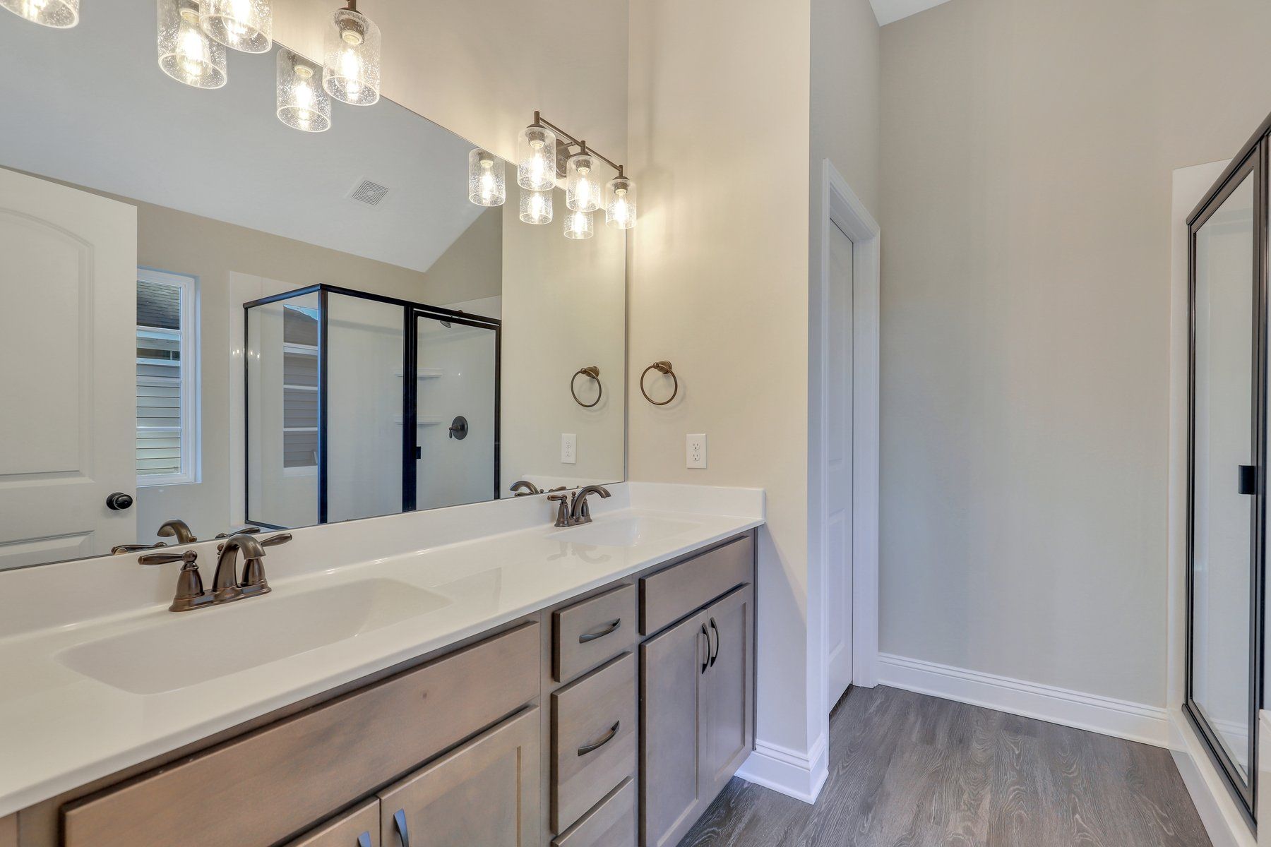 Edisto – Owner’s Bathroom | Ernest Homes