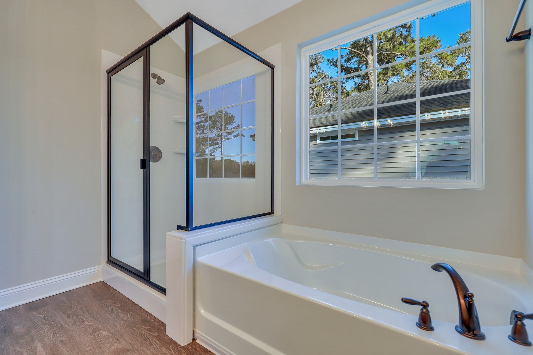 Edisto – Owner’s Bathroom | Ernest Homes