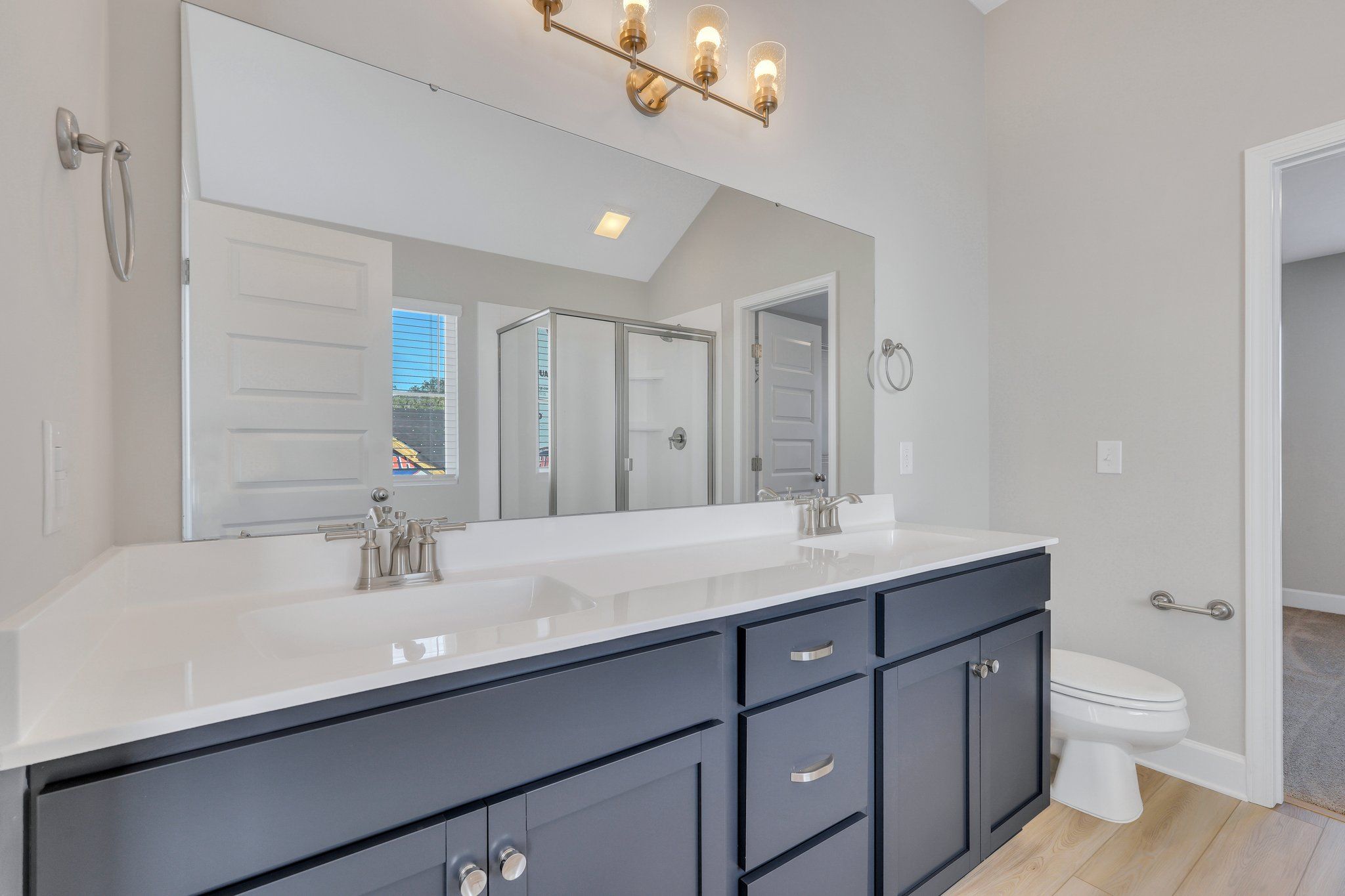 Greybeard – Owner’s Bathroom | Ernest Homes