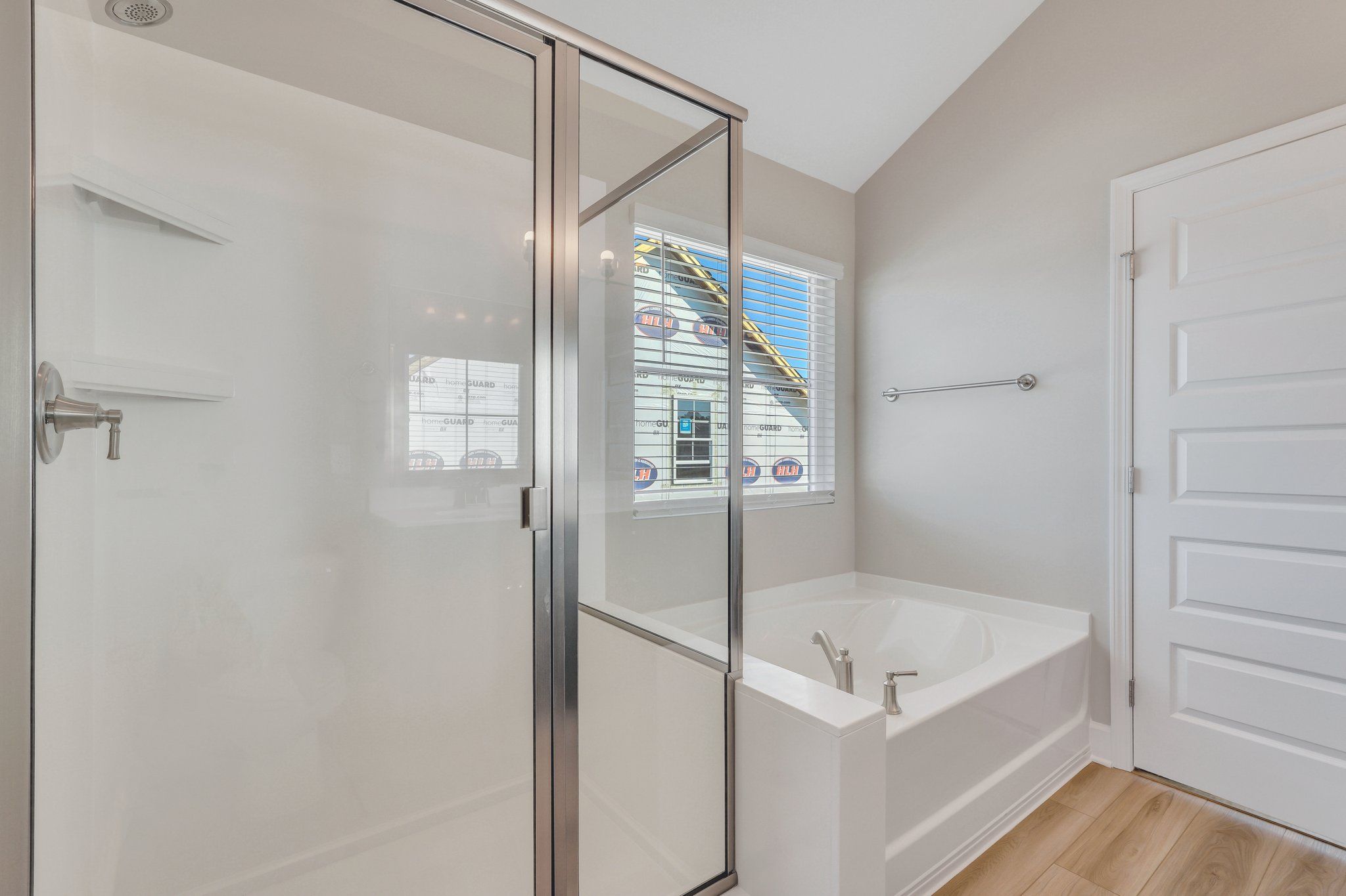 Greybeard – Owner’s Bathroom | Ernest Homes