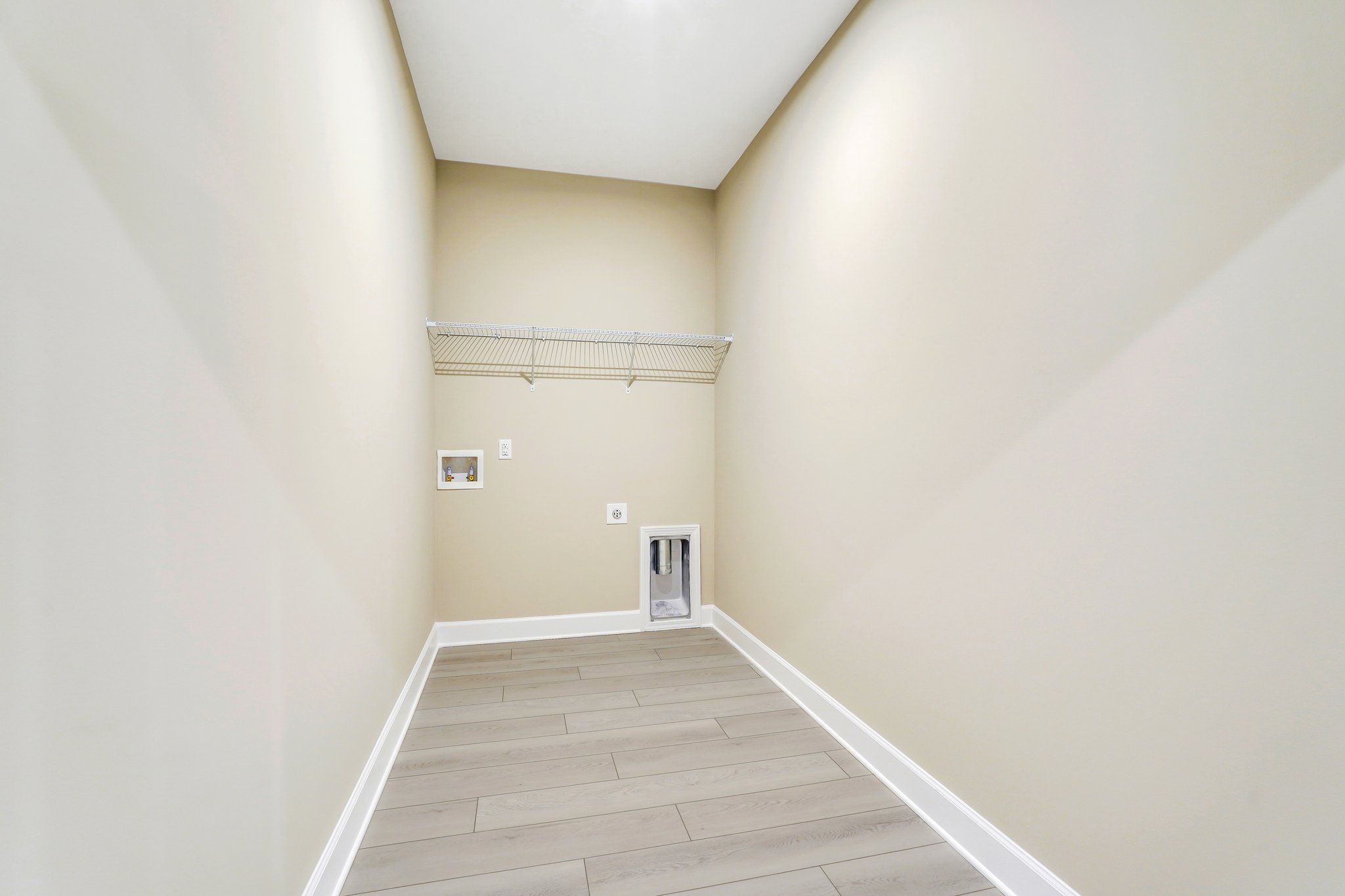 Harbor II Laundry Room with Wire Shelf Storage