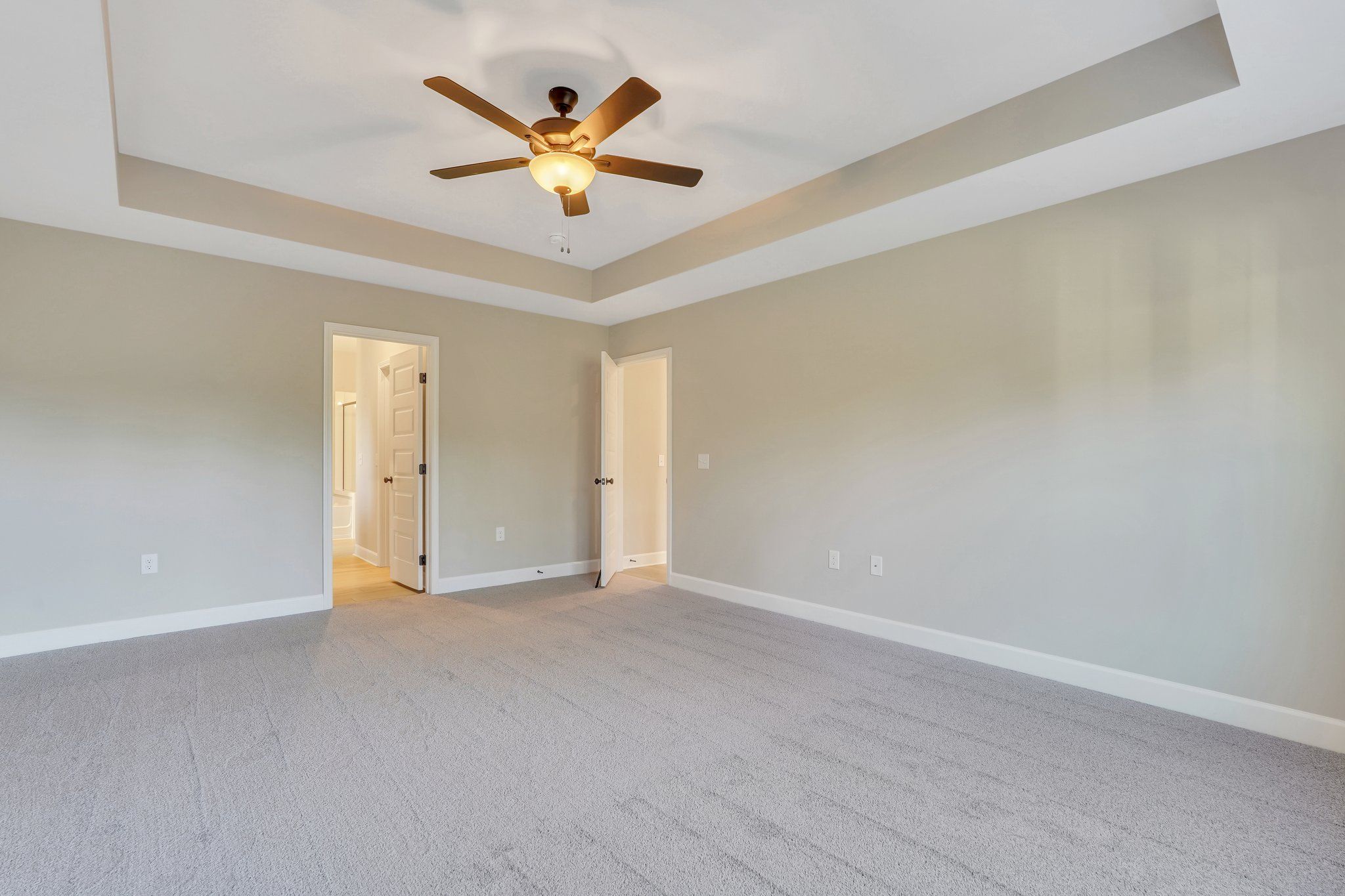 Harbor II Main Primary Suite with Tray Ceiling